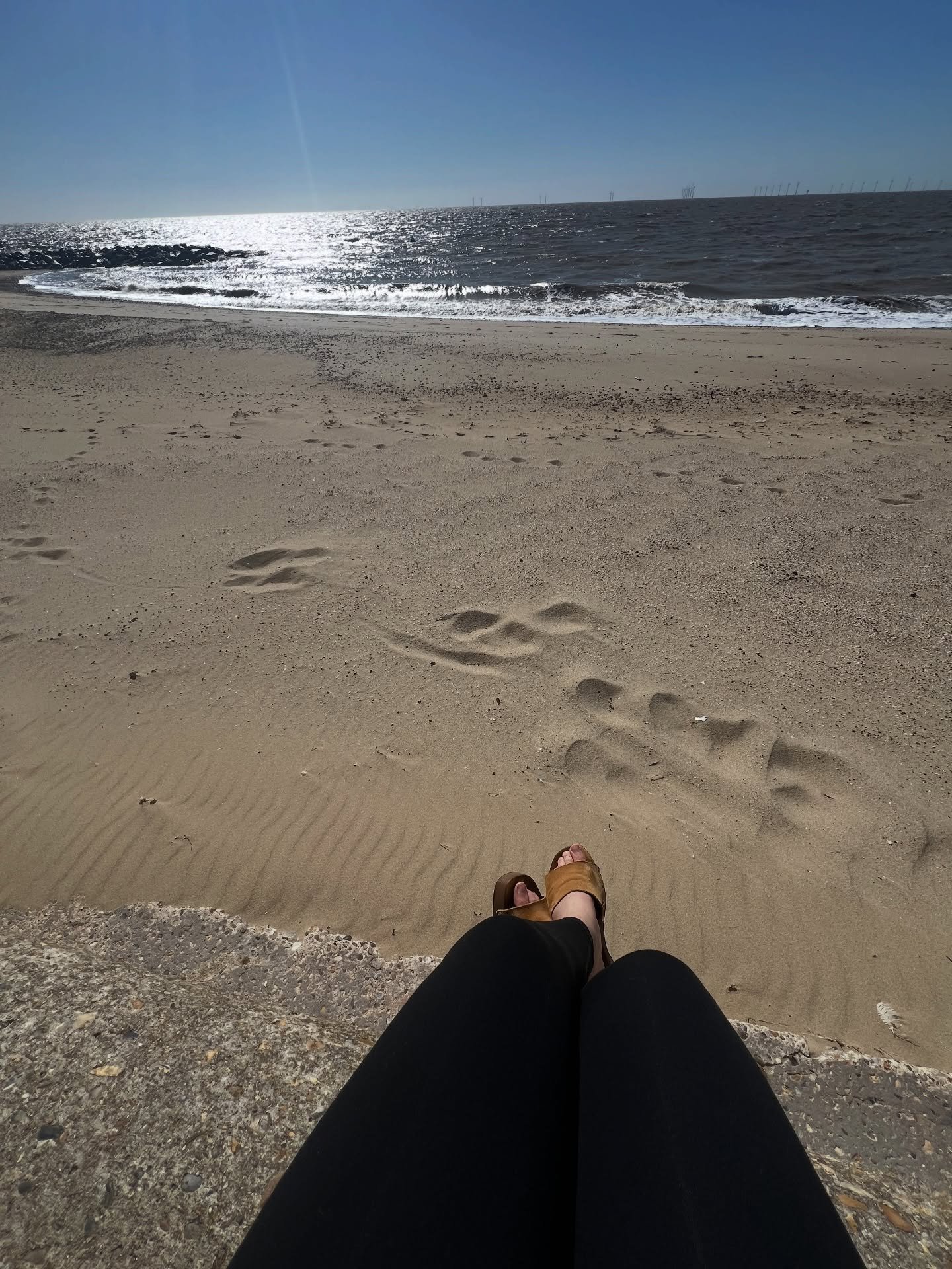 The bank holiday weekend ☀️🚶&zwj;♀️🍽️ 🌧️ 🌈