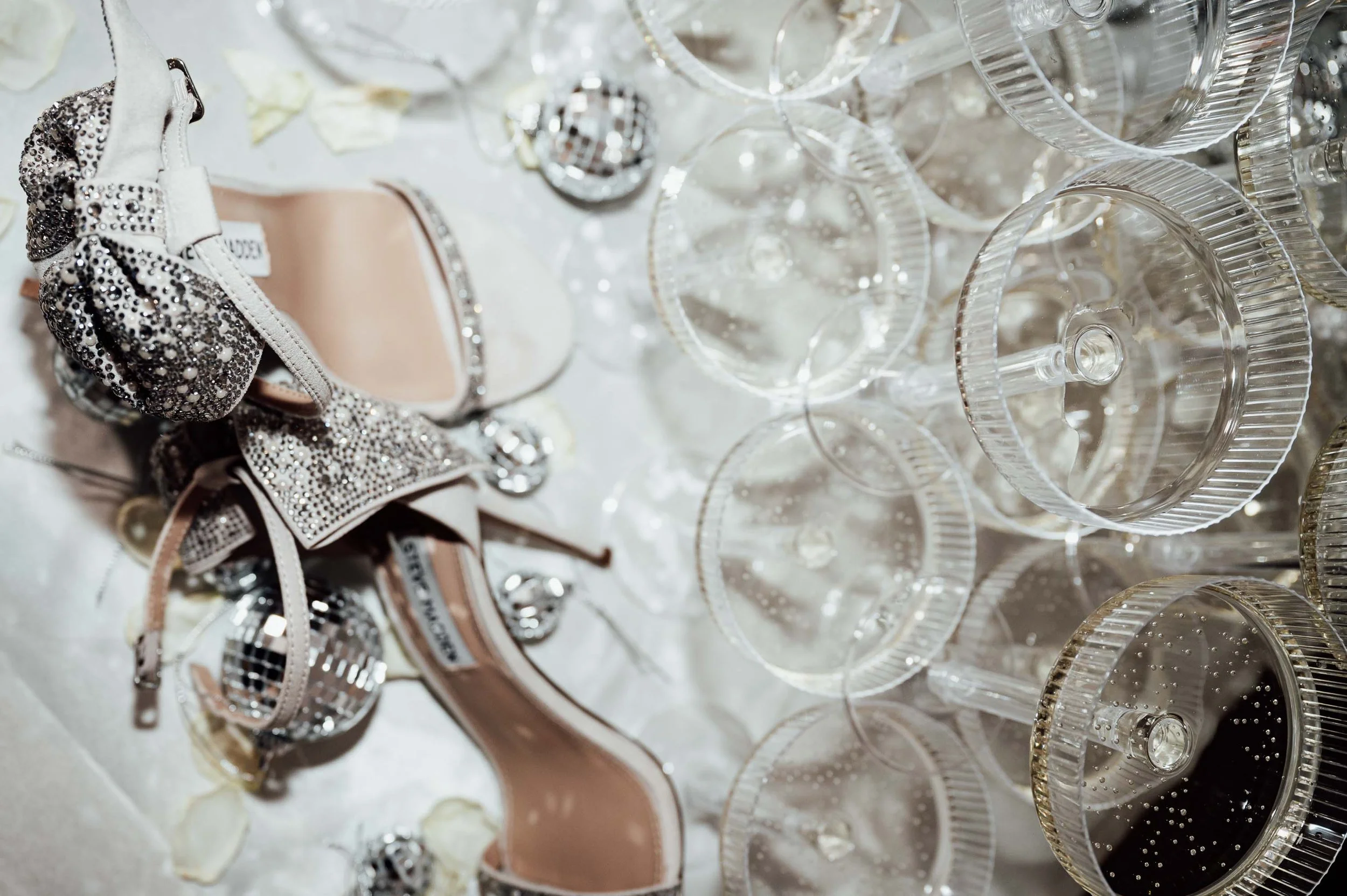 wedding-party-flatlay-wedding-photographer-italy.jpg