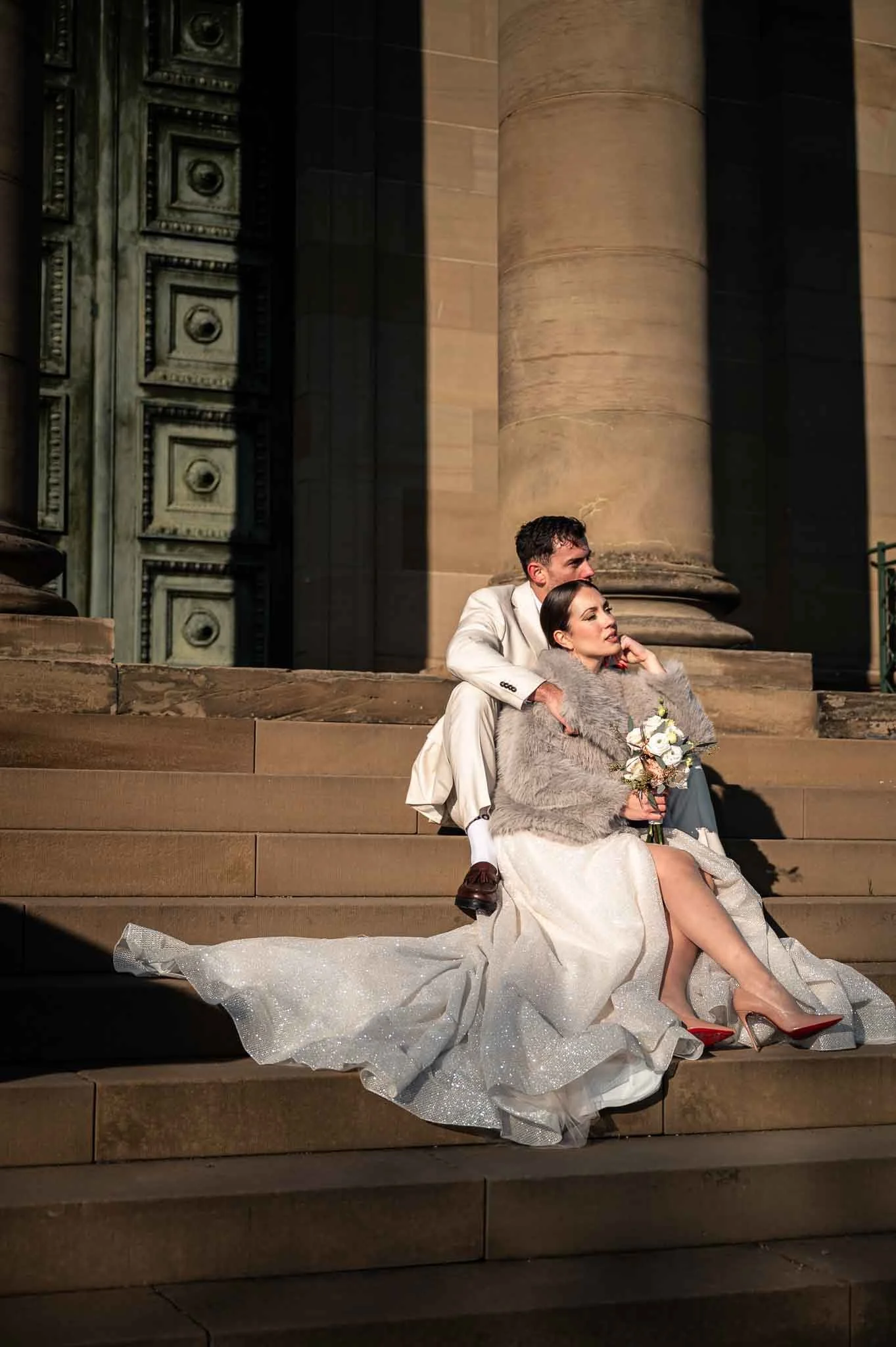 Hochzeitsfoto auf der Treppe der Grabkapelle Württemberg