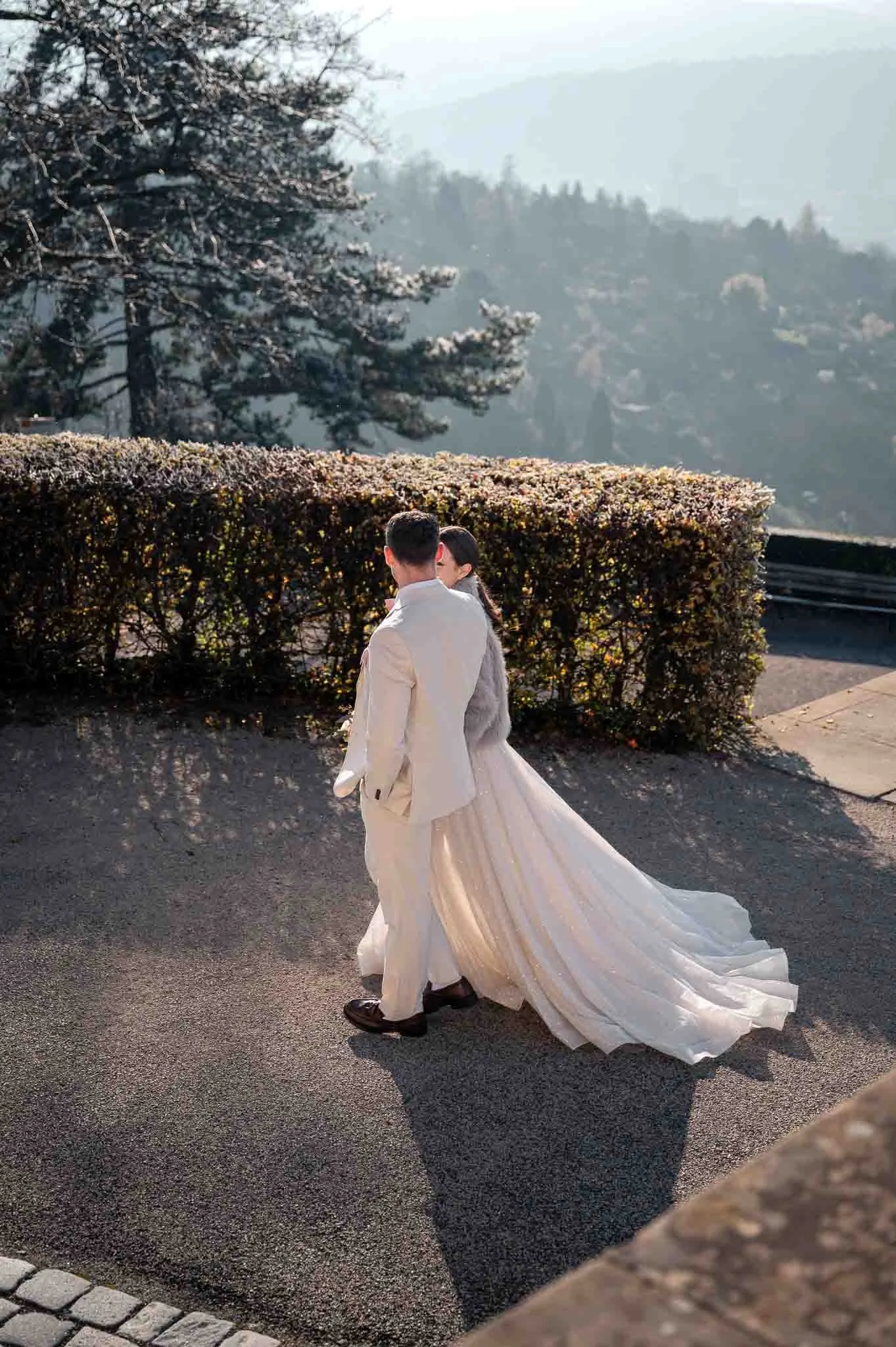 Brautpaarshooting an der Grabkapelle Stuttgart mit eleganter Architektur