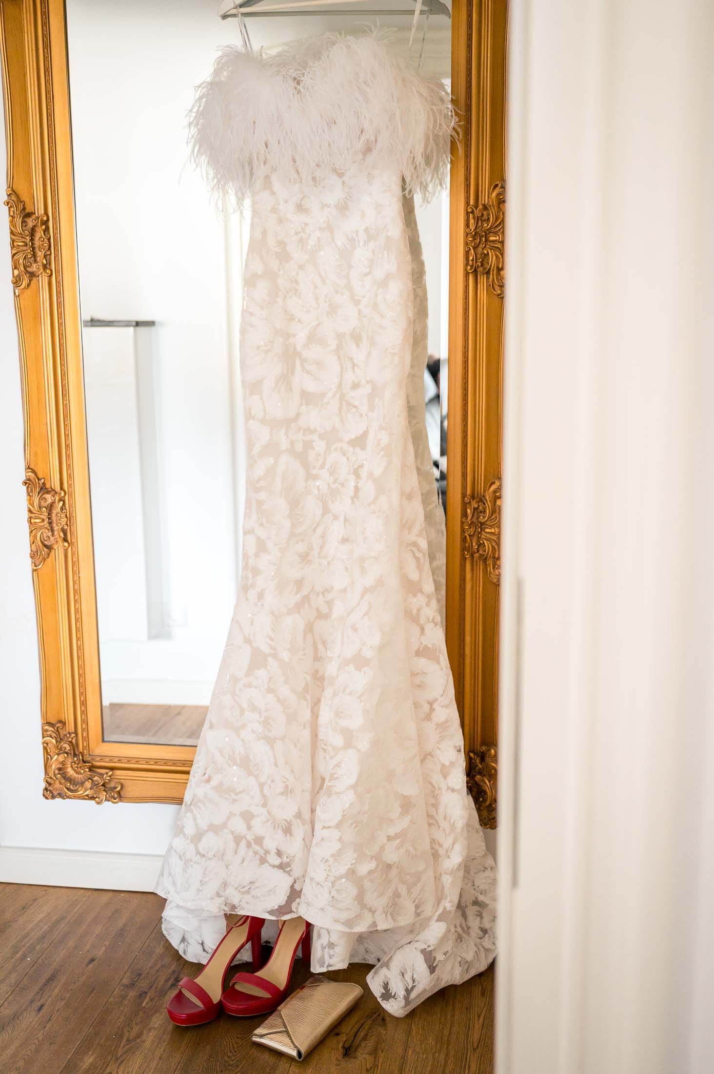 extravagantes-brautkleid-hochzeitsfotograf-stuttgart.jpg