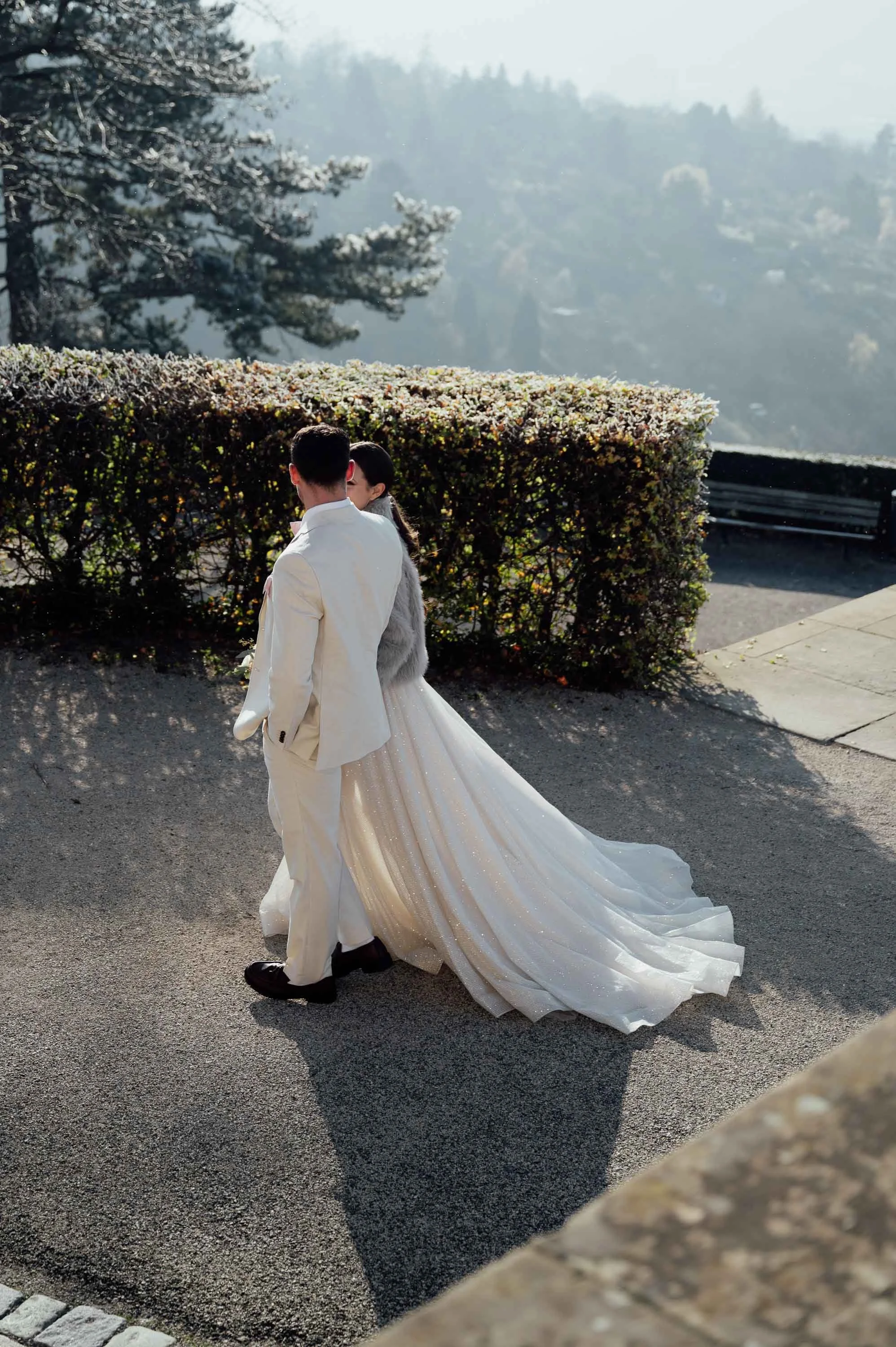 brautpaar-winterhochzeit-berge.jpg