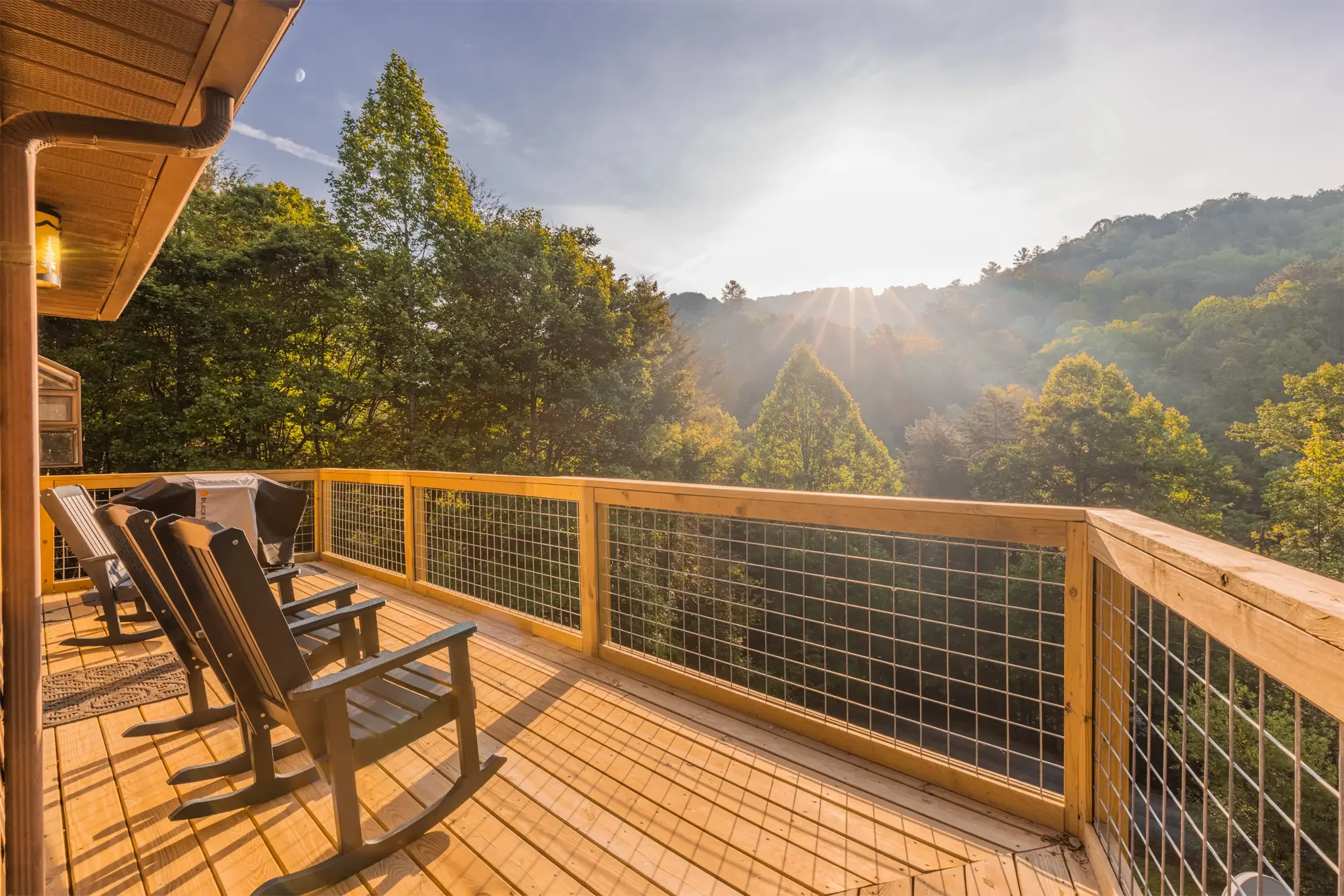 frontier-lodge-balcony-outdoor-seating.webp