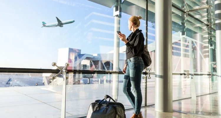 Why-You-Should-Travel-in-Your-20s-750x400.jpg
