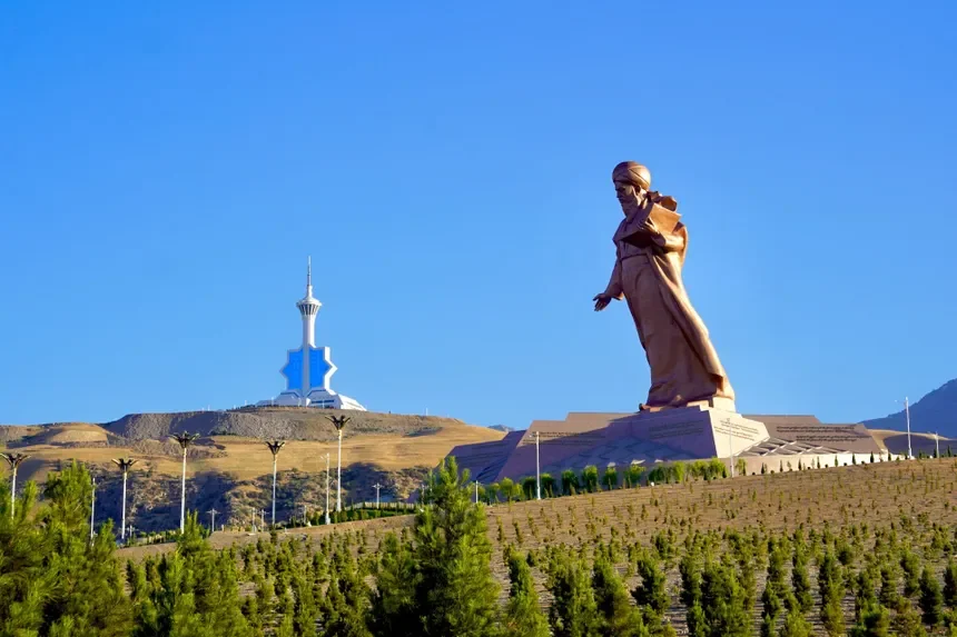 turkmenistan-ashgabat-tv-tower-and-magtymguly-pyragy-monument.webp