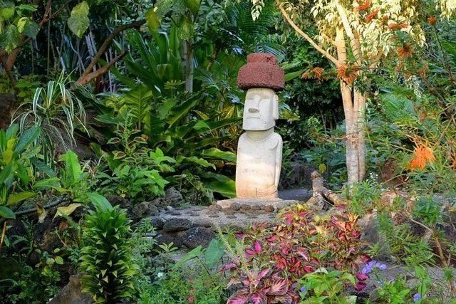 Easter-Island-Botanical-Garden-Tau-Kiani-01.jpeg