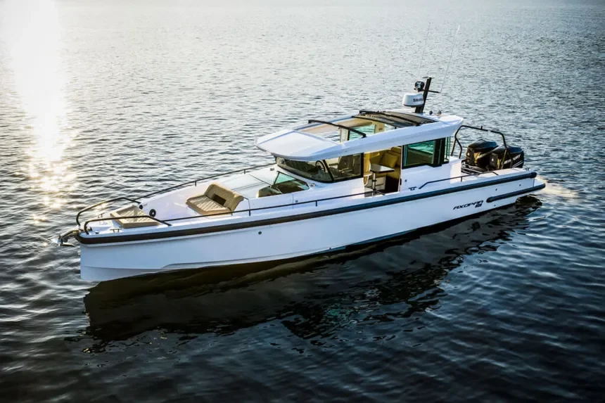 SeaEO-Luxury-Boat-Charters-1-1024x682.webp