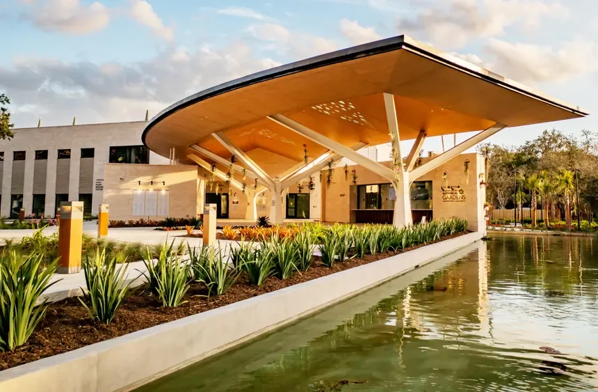 5SelbyGardens_WelcomeCenter-Photo-by-Tabor-J-Photo-Film-1-scaled.webp