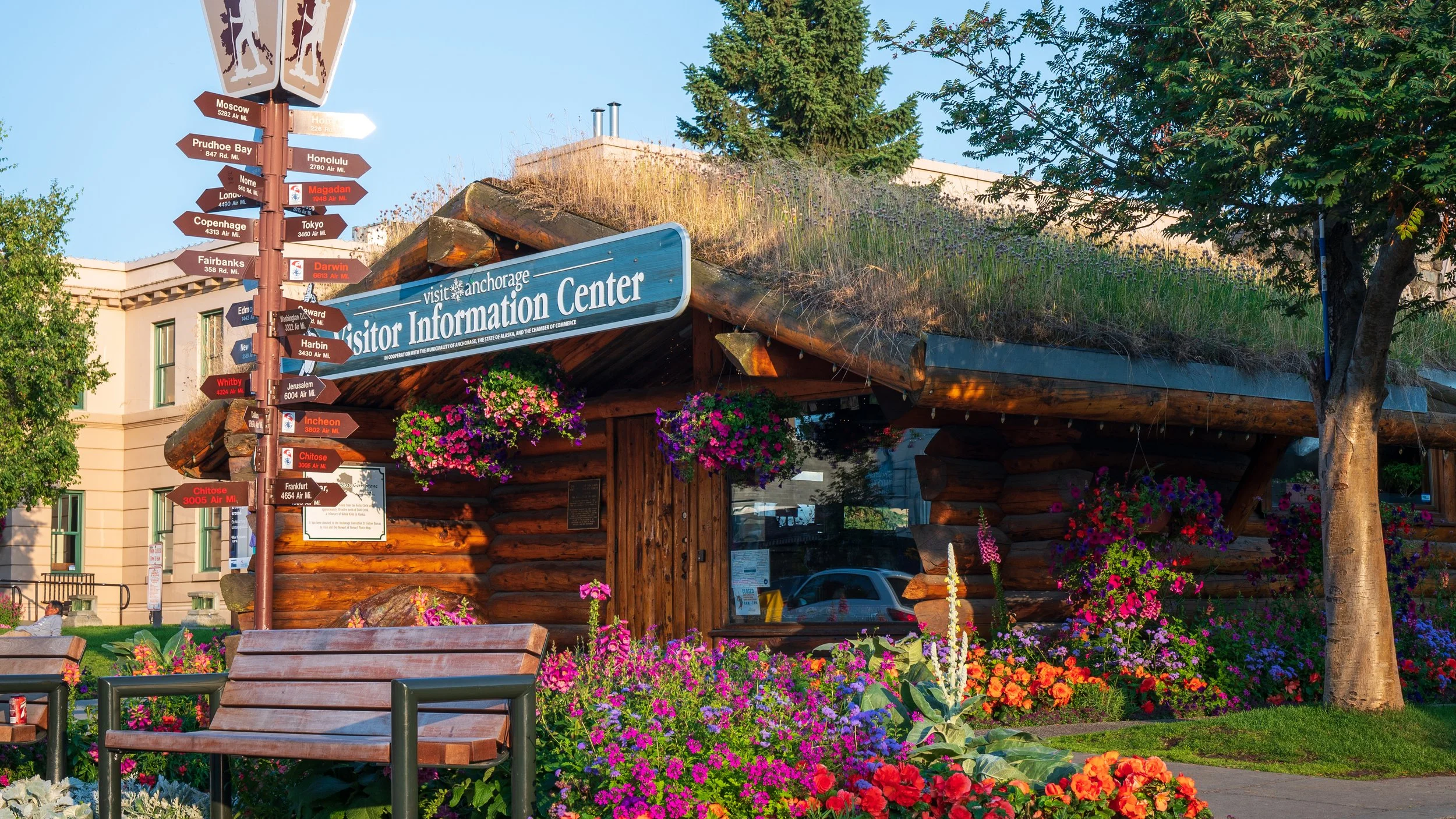 Log-Cabin-Visitor-Center-JodyO.Photos-Visit-Anchorage_2FD5B115-5056-A36A-0ABB928CB696F69A_2fda5e9c-5056-a36a-0a3c762ed72503ff.jpg