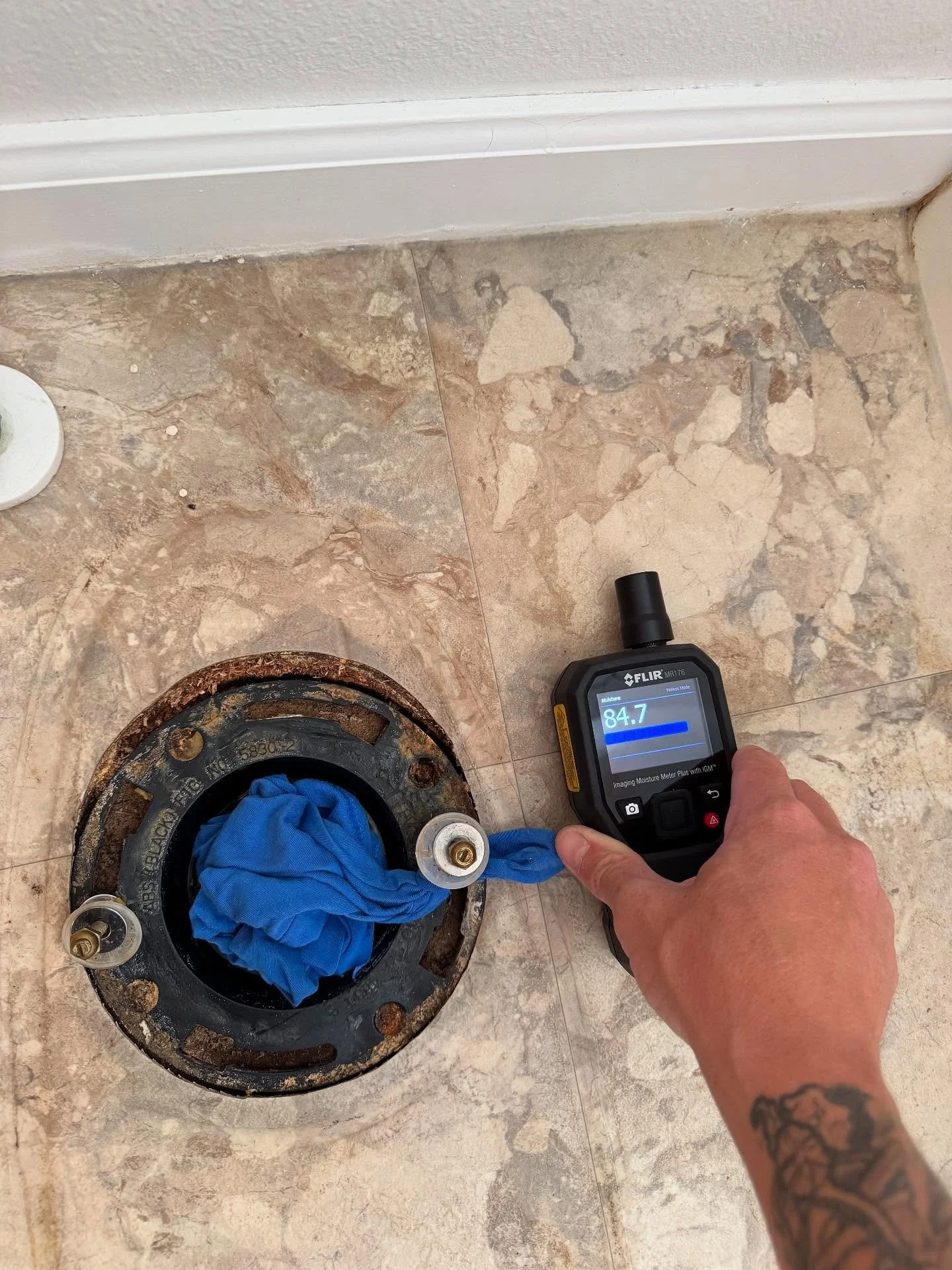 HOME HEALTH CHECKS: Here&rsquo;s another one!
During a recent inspection, we found water damage coming from the toilet&hellip; and the wax ring wasn&rsquo;t even touching the base. 🤦&zwj;♂️

The kicker? This bathroom is rarely used.

Hidden issues l