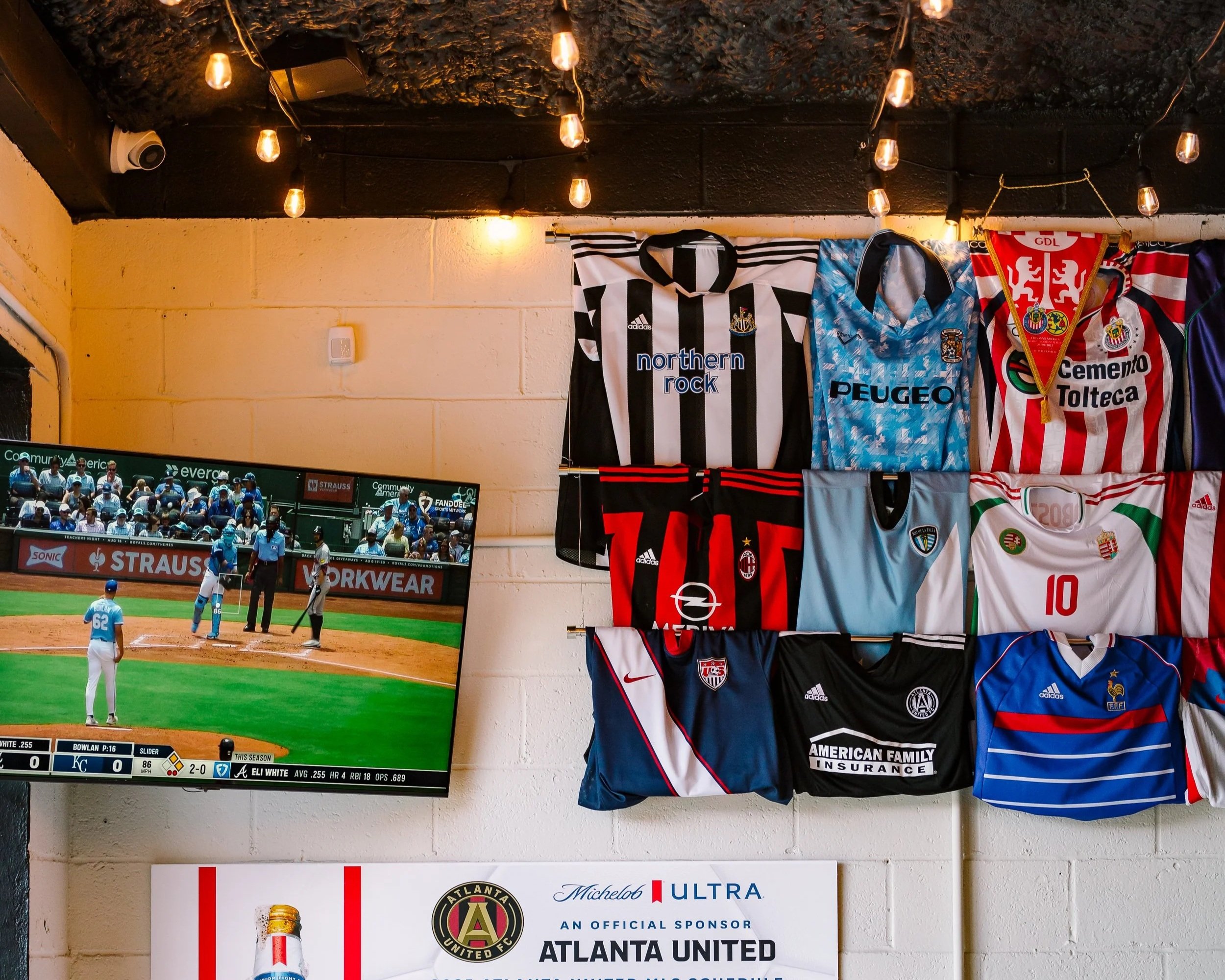 The_Harvey_Chamblee_Sports_Bar_Jayside