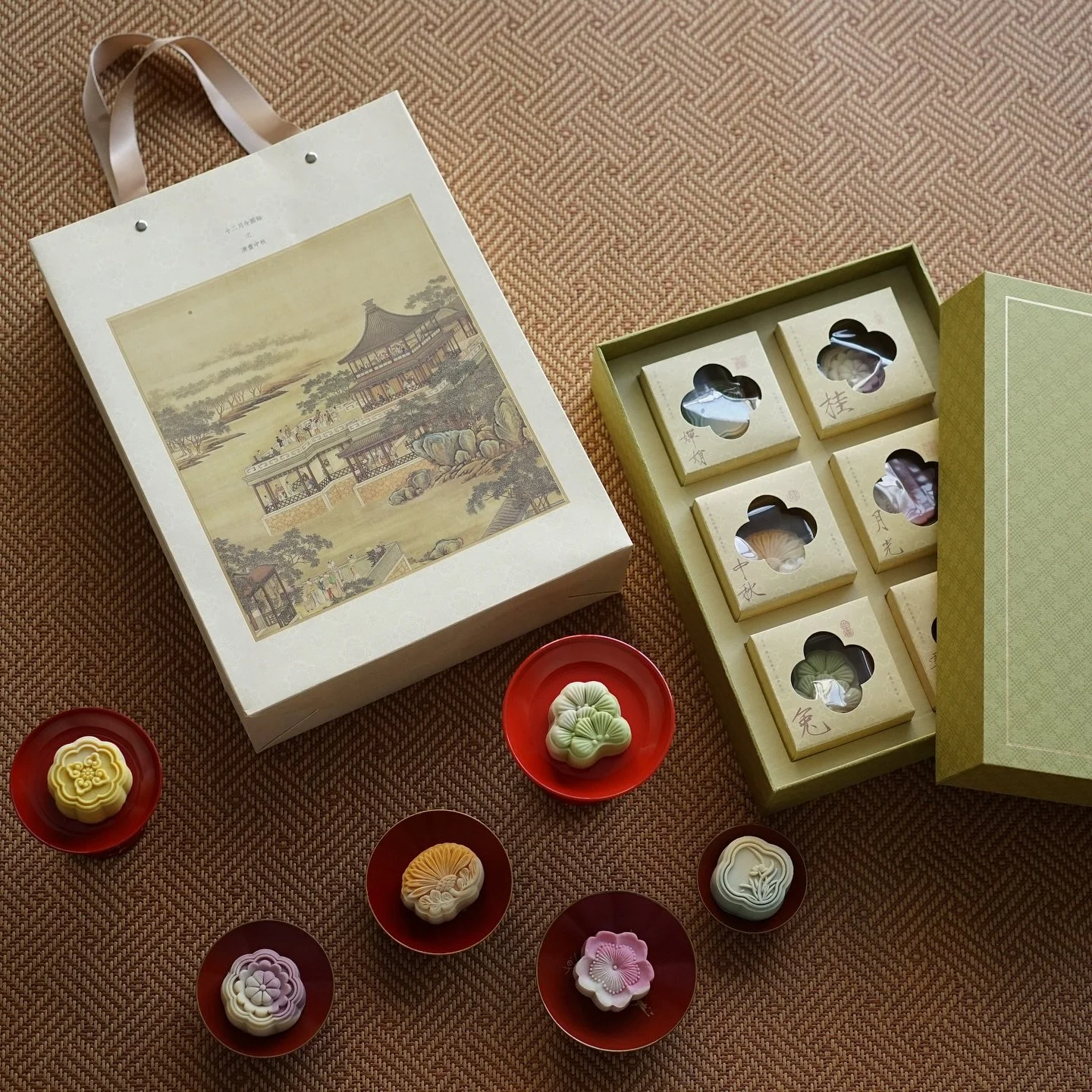 🥮✨ Celebrate Mid-Autumn with our handcrafted Chinese mooncake gift box &mdash; tradition meets elegance in every bite. Limited edition, perfect for sharing the season of reunion. 🌕