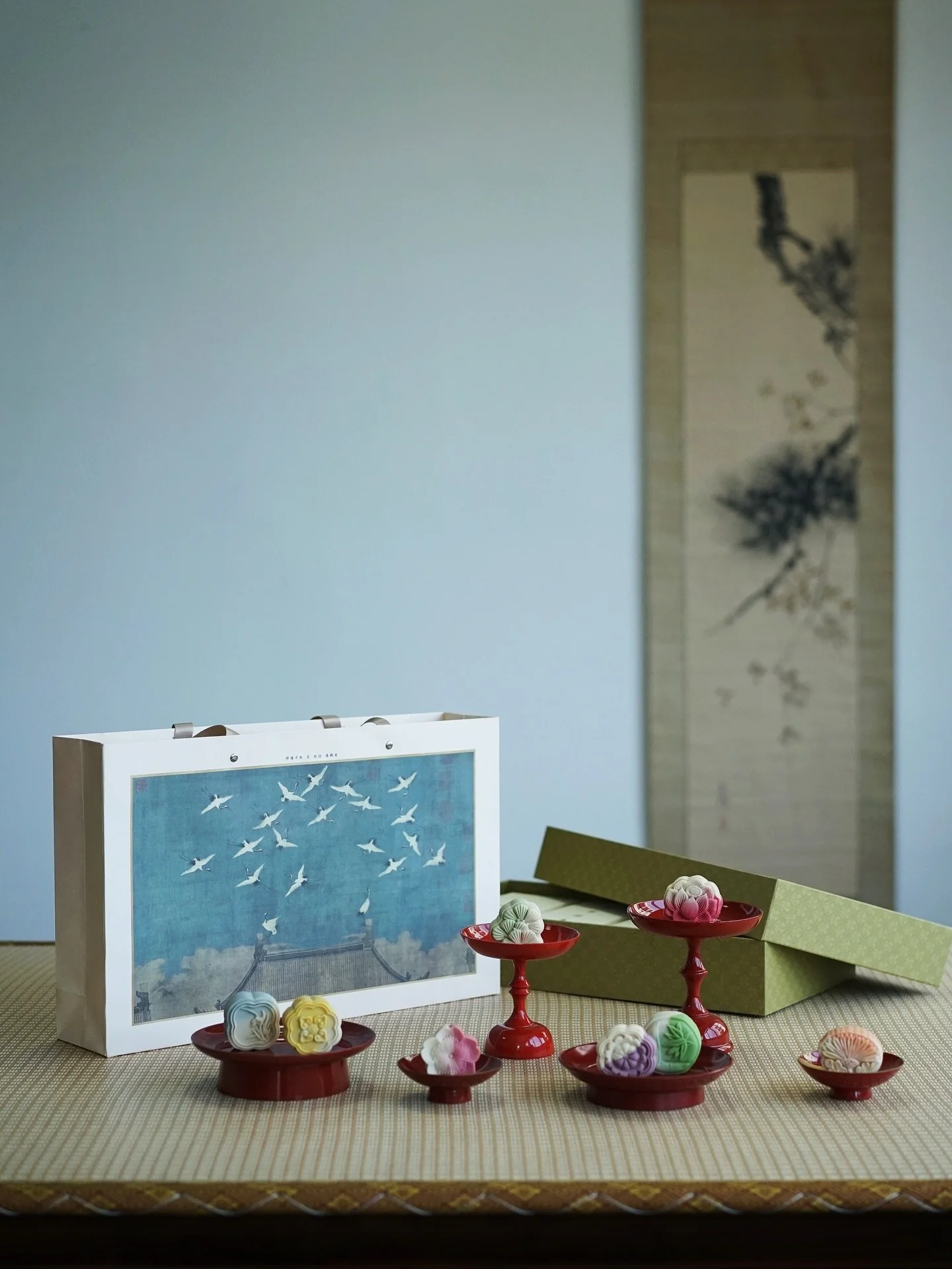 🥮✨ Celebrate Mid-Autumn with our handcrafted Chinese mooncake gift box &mdash; tradition meets elegance in every bite. Limited edition, perfect for sharing the season of reunion. 🌕