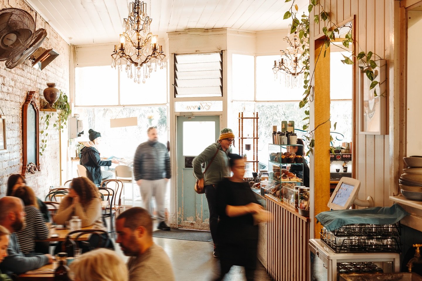 If you&rsquo;ve lived in Melbourne for any amount of time, you are no stranger to the weather changing so dramatically, but still&hellip; yesterday&rsquo;s sunshine seems like a distant memory! 😢 

Just a little reminder that we are open for the pub