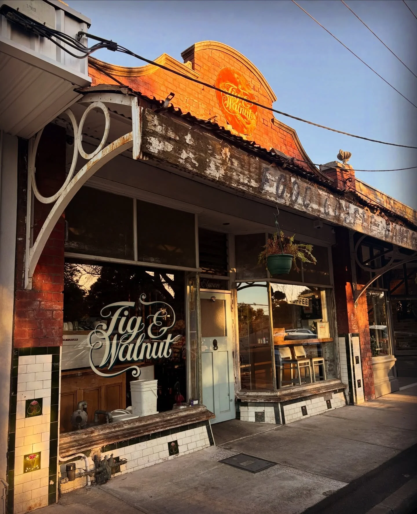 Big fans of a short week 🫶🏼

#fyp #brunch #melbournecafe #sunset #vibe