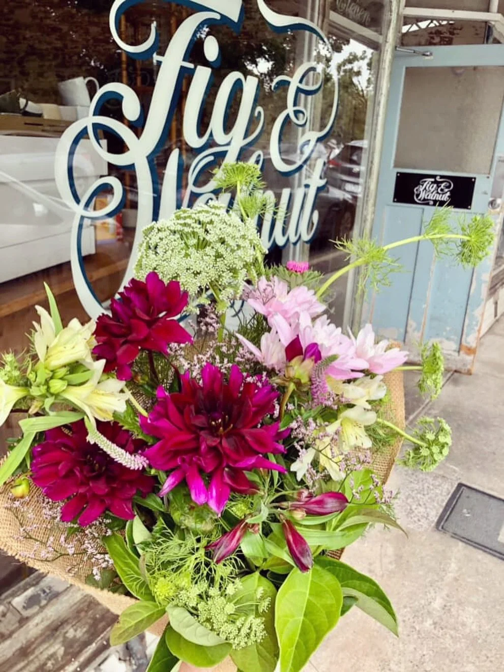 We love supporting fellow businesses, especially when the product is this stunning! 💐 

If you&rsquo;re not already, make sure you&rsquo;re following the lovely @luxe_bunch 

#fyp #melbournecaf&eacute; #brunch #melbourne flowerstagram