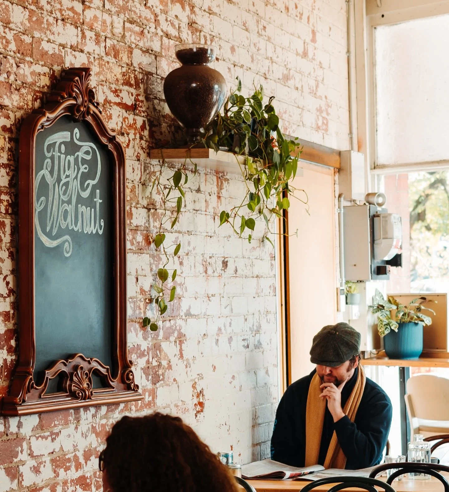 Taking a moment amongst the chaos 🗞️ 

#fyp #melbourne #cafe #brunch #food