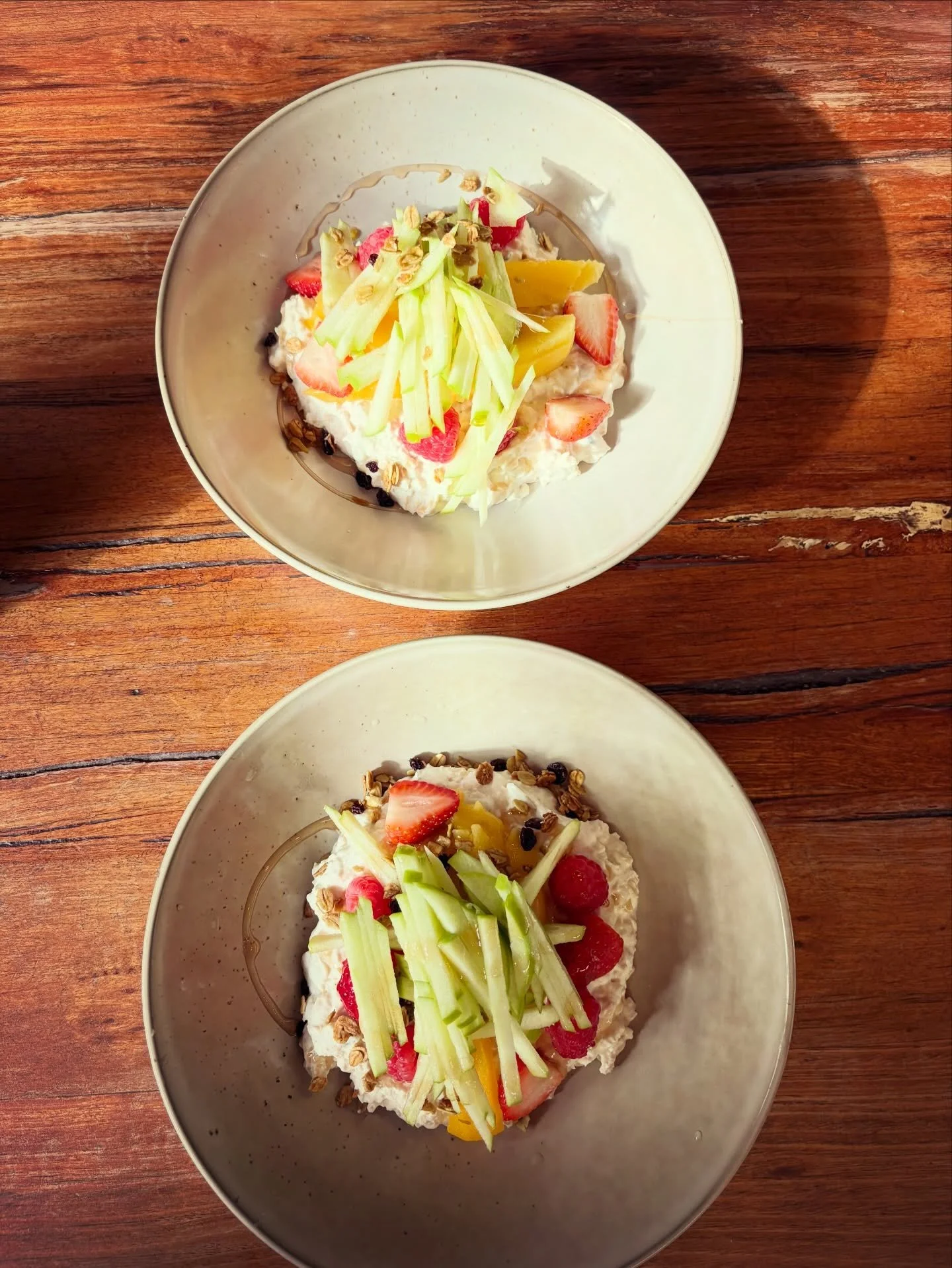 We&rsquo;re enjoying the autumnal sunshine while it lasts, gee it was a fresh morning, but this afternoon is glorious! ☀️ 

Our Bircher muesli was a popular choice today, delicious apple chiffonade layered with juicy mango, strawberries and passionfr