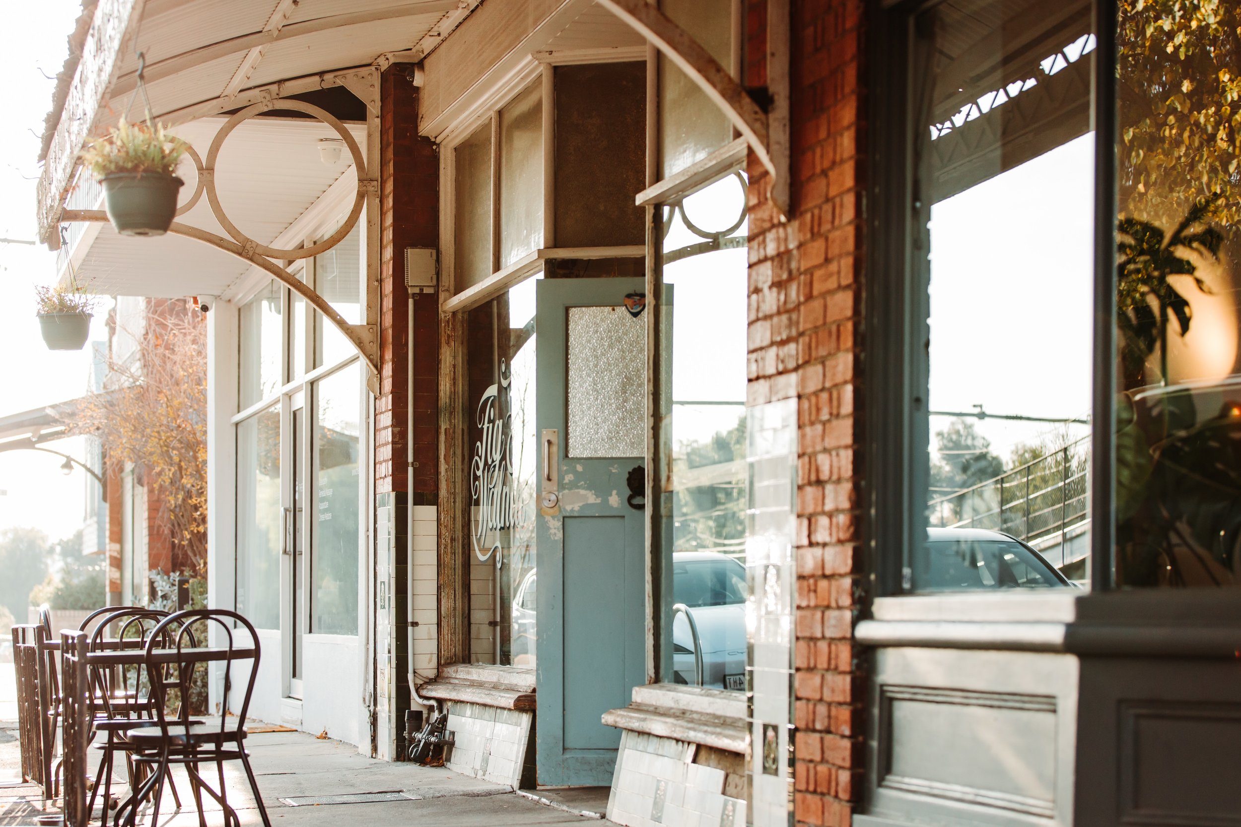 Grateful for late autumn sunshine ☀️ 

#cafe #melbourne #brunch #melbournecafescene #coffee