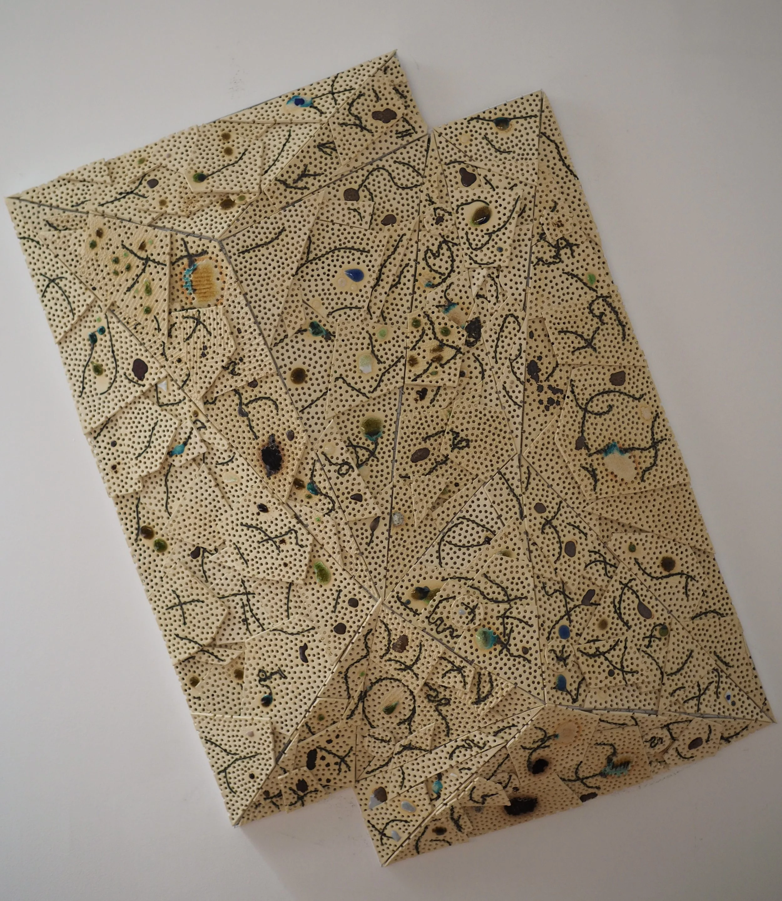 Microcosm iii, 2023
Steel, ceramic, glaze, glass, brass wire
980mm x 66mm x 110mm (profile)