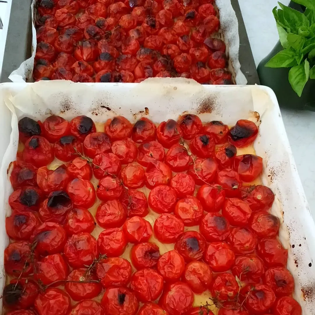 Filling up the freezer couldn't get any more delicious! As I haven't been able to visit my family during these challenging times, I am missing my mum's home made tomato sauce! So it was time to make my own. Cooked tomatoes strengthen their antioxidan