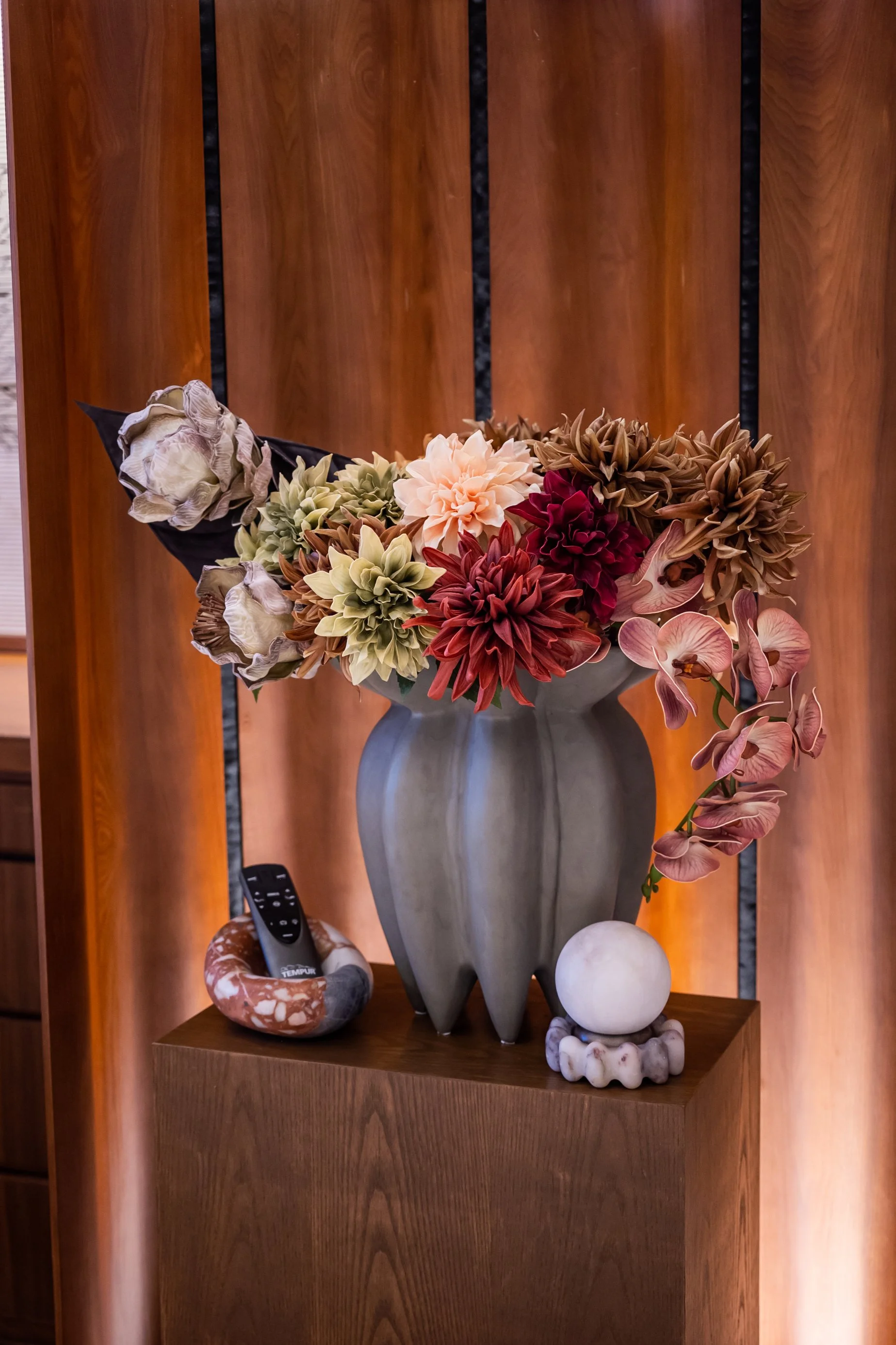 The Gathering Pause | VandA Collection