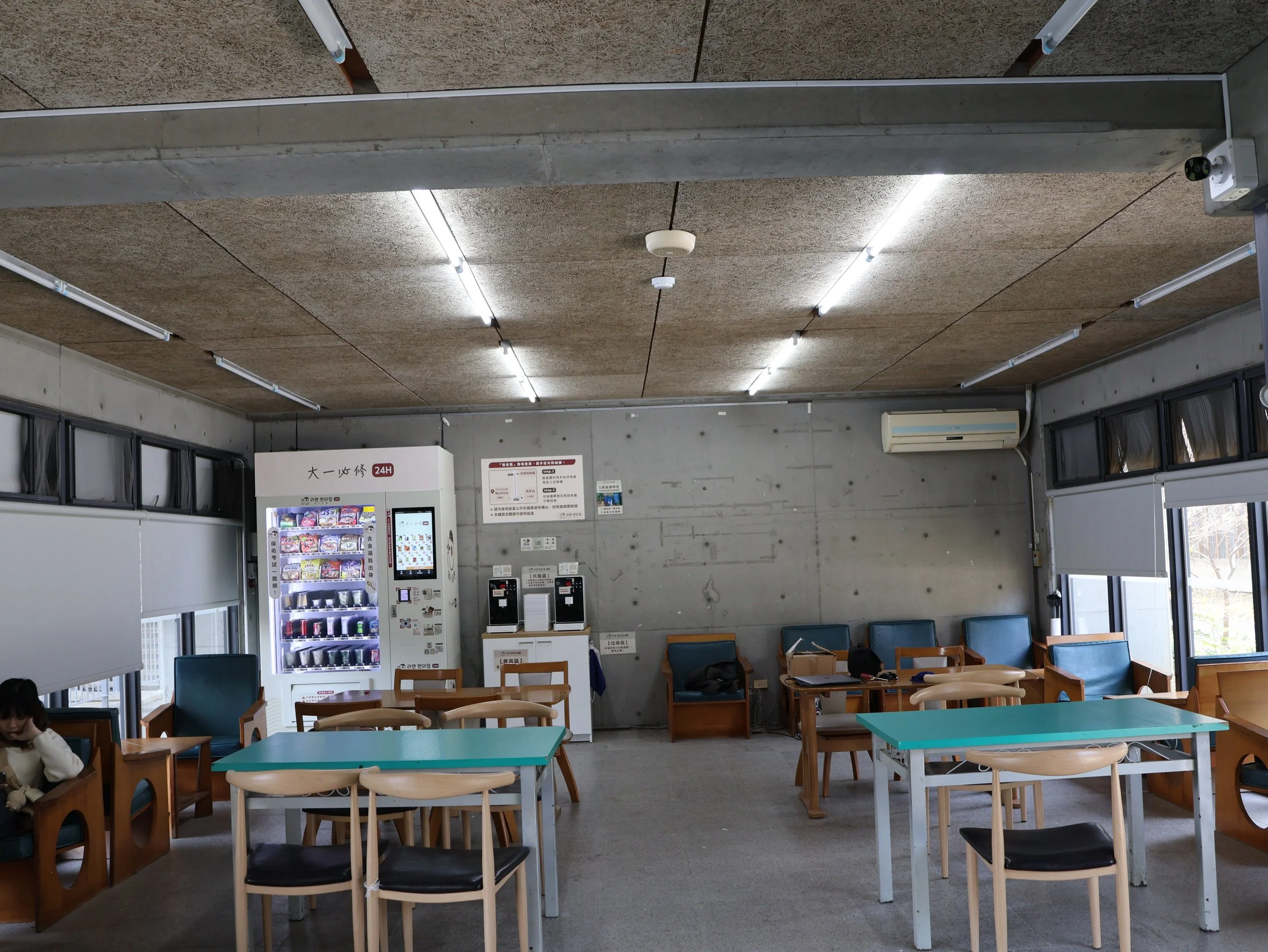 宿舍交誼廳適合放熱食販賣機
