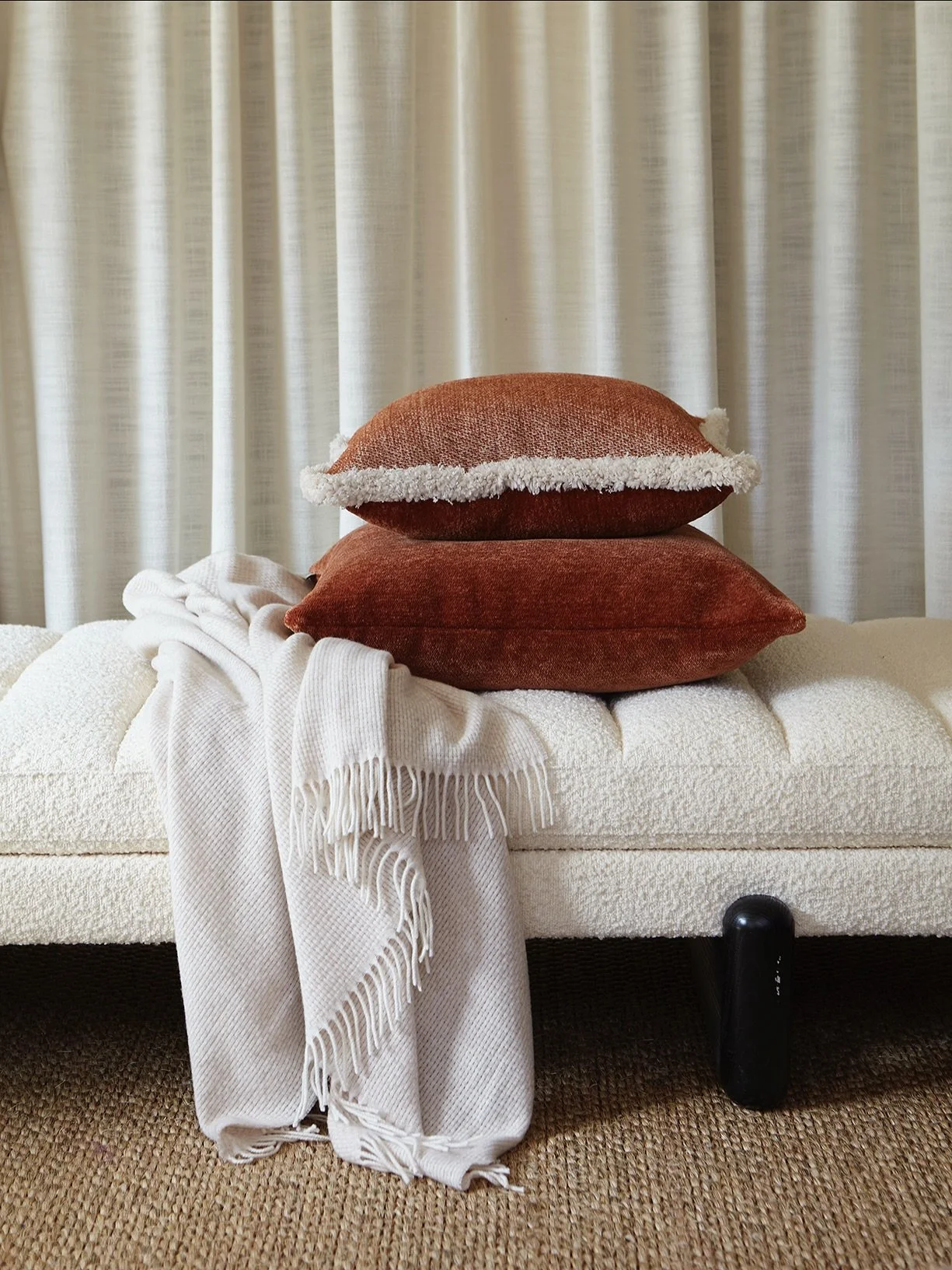 Ari - Our basic cushions in chenille🥮

#kittysablu #newbrand #interior #cushions #throws #interiordecor #puter #pledd #designedinmilan #madeinitaly