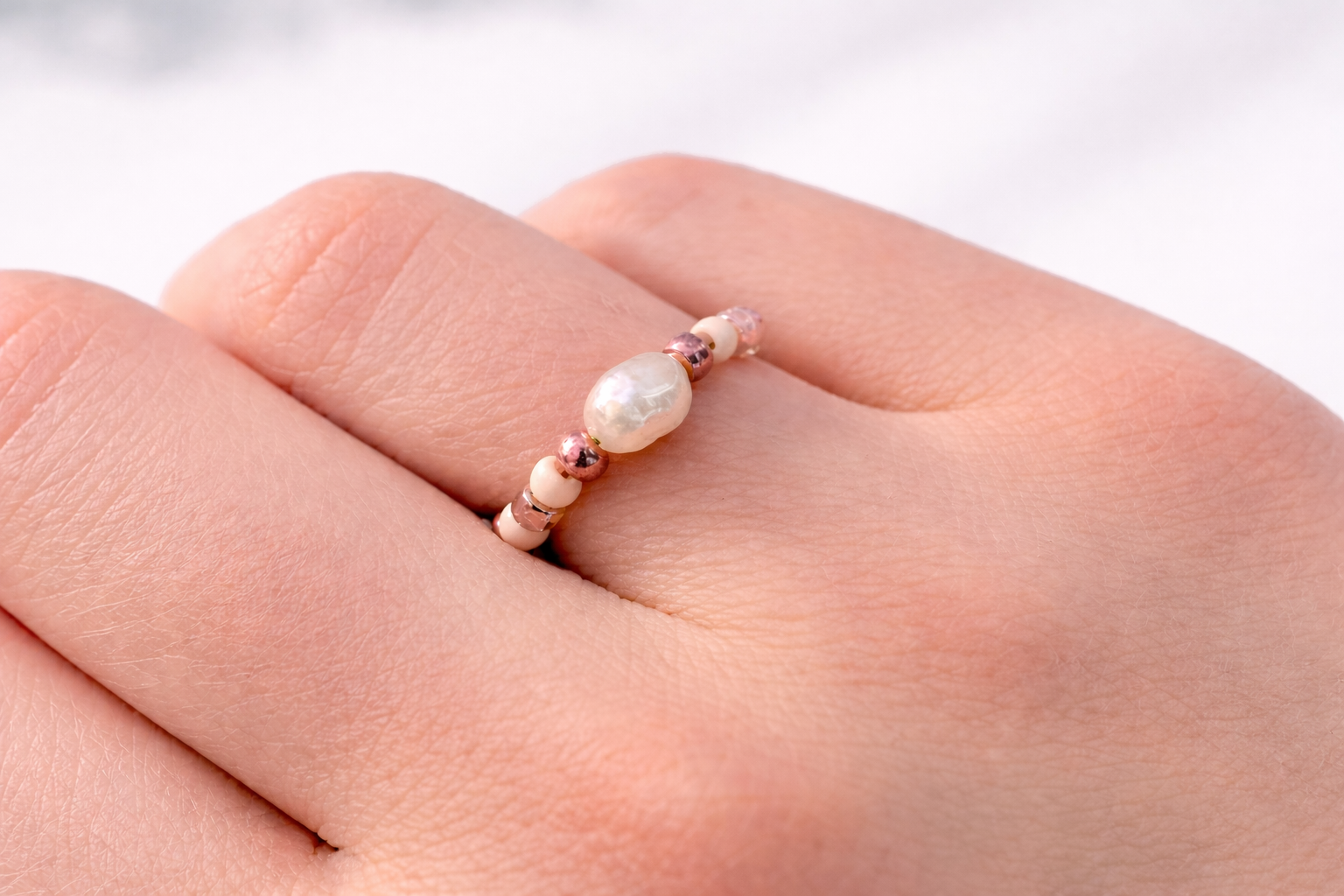 Zarter Beaded Ring mit Perle.png