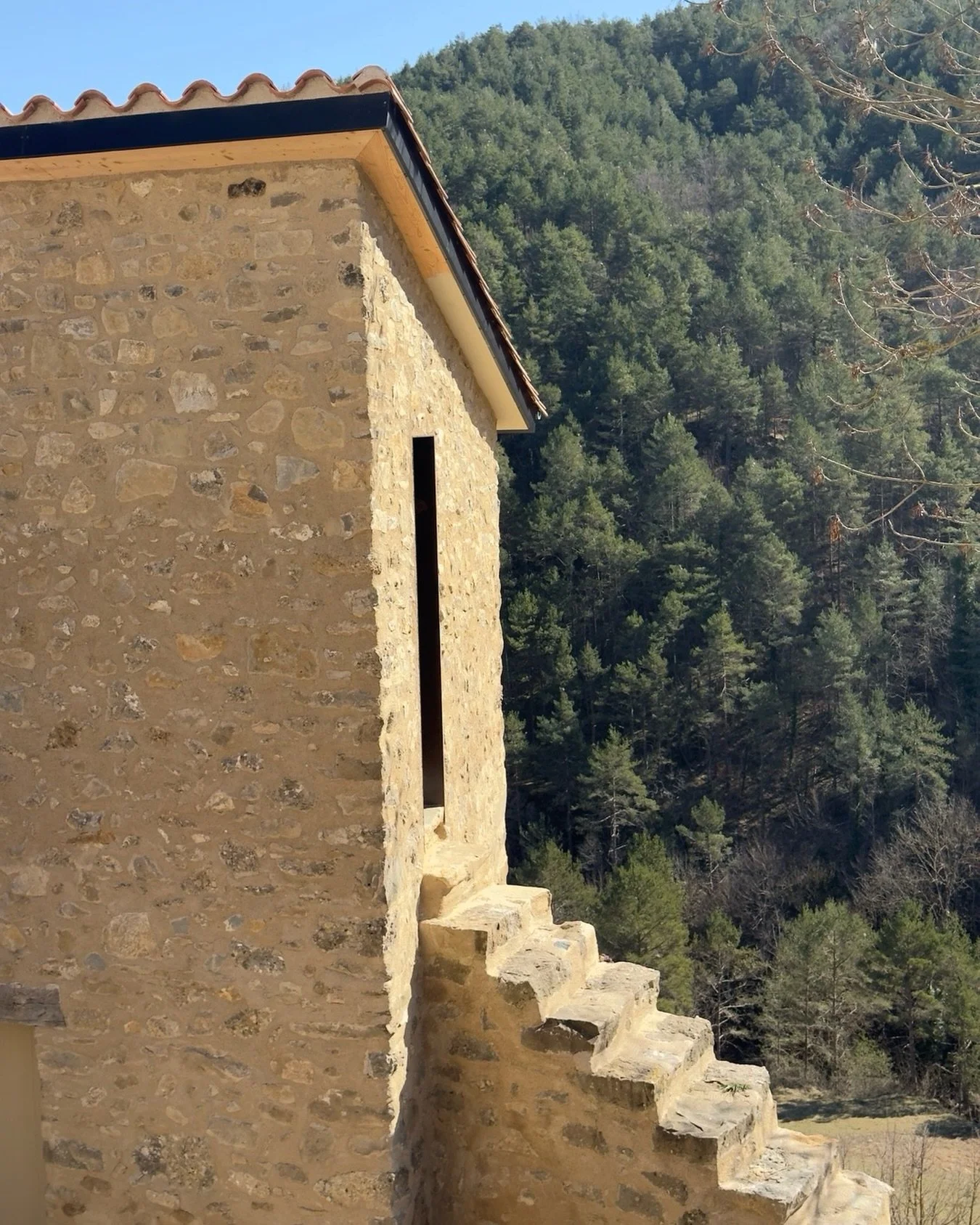 A place with history, reimagined.

This old finca has been carefully restored, reusing the original stones to preserve its authentic character while transforming it into our luxury boutique hotel.

Inside, the design follows a philosophy of monastery