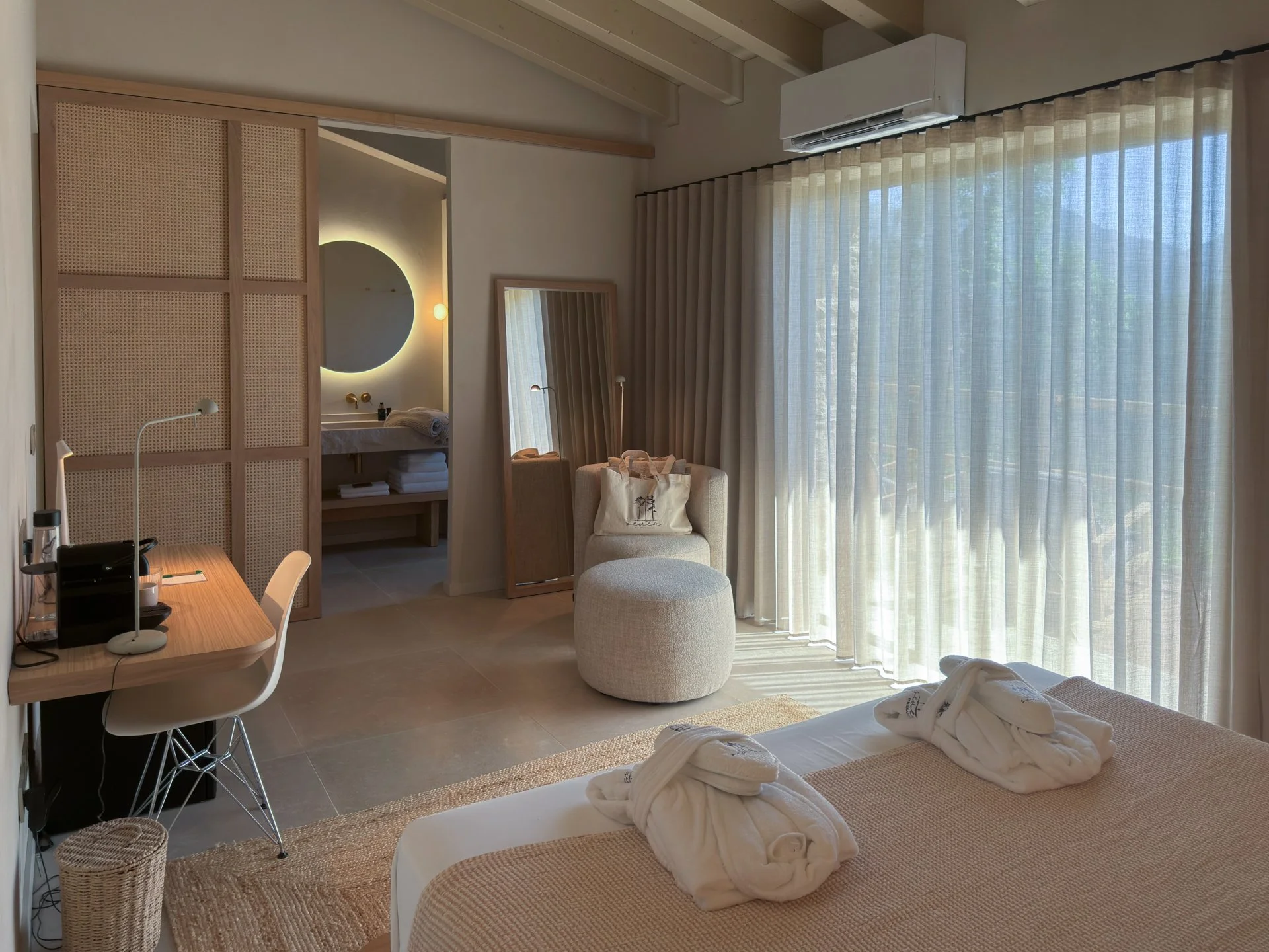 Junior suite bathtub with mountain view, Seven By Bussacs Pyrenees hotel, lounge area