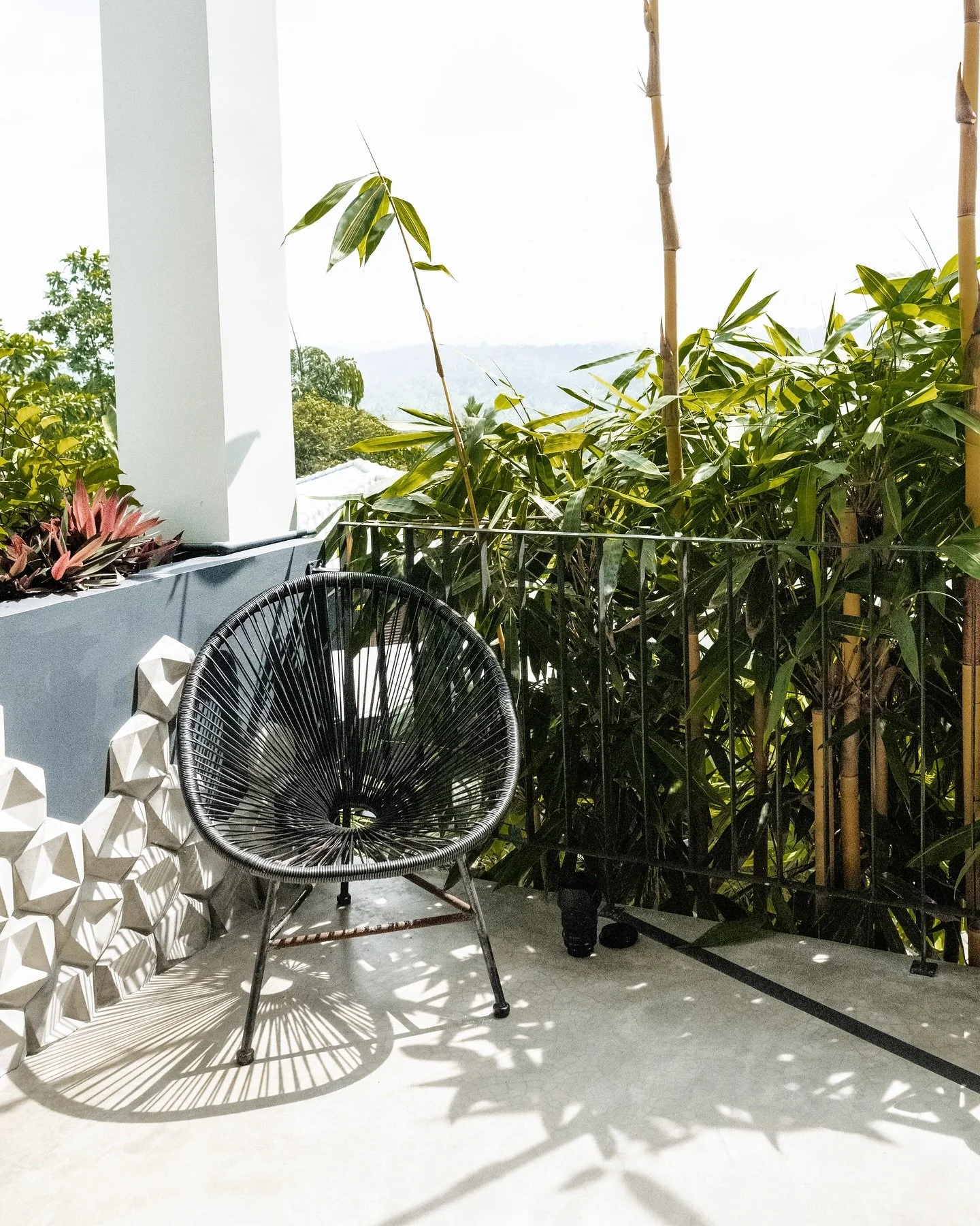👀 Have you experienced true relaxation after a tough workout?
Well, if you book a room at Makahiya, not only do you get views on the jungle, but also the perfect excuse to go take a nap&hellip; needing rest after one of our daily classes 😉

Check o