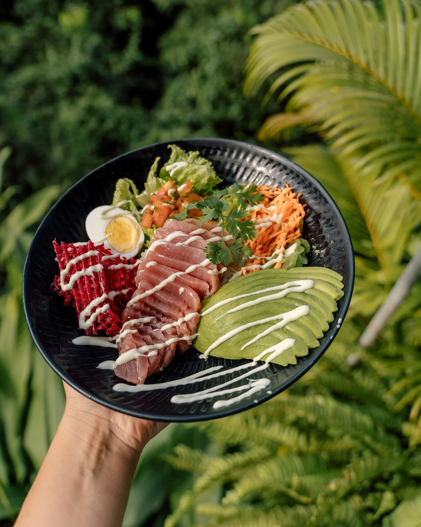 We don&rsquo;t just train, we eat well too 😉
Breakfast, lunch, snacks, dinner&hellip; we&rsquo;ve got your cravings (and your macros) covered 😋

Our restaurant is open every day, all year round, from 7:30am to 8pm.
And yes, you can eat poolside whi