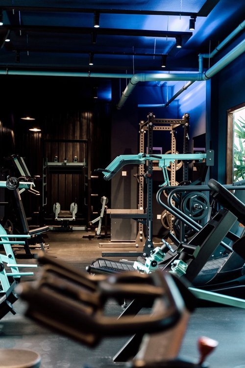 Daily classes at a tropical fitness hotel.