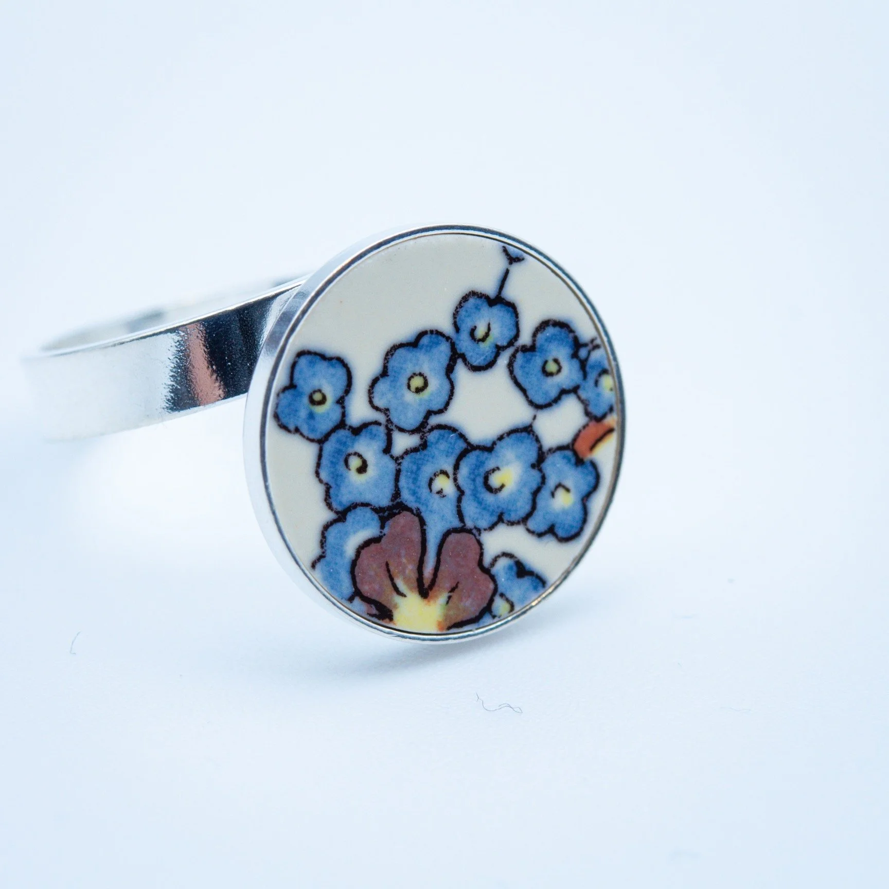 Bague réglable en argent massif et faïence de sarreguemines, motif floral délicat