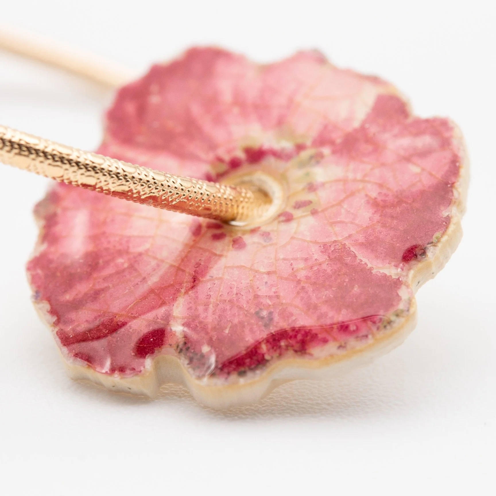 créoles avec pampilles en faïence ancienne et monture en gold filled 14k un bijou Encore Beaux