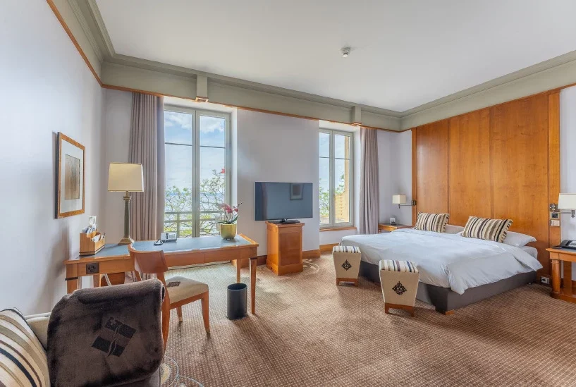 DELUXE BALCONY ROOM - An elegant room with a private balcony, offering exceptional comfort and open views over the lake, the Alps, or the surrounding gardens.