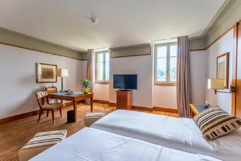STANDARD ROOM - A refined and comfortable room offering a quiet city-facing setting, ideal for short stays and discreet escapes.