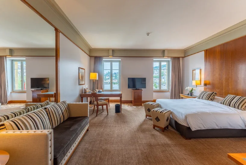 SUPERIOR ROOM - A refined and comfortable room offering a calm atmosphere, with views over the garden, lake, or the surrounding streets of Neuchâtel.