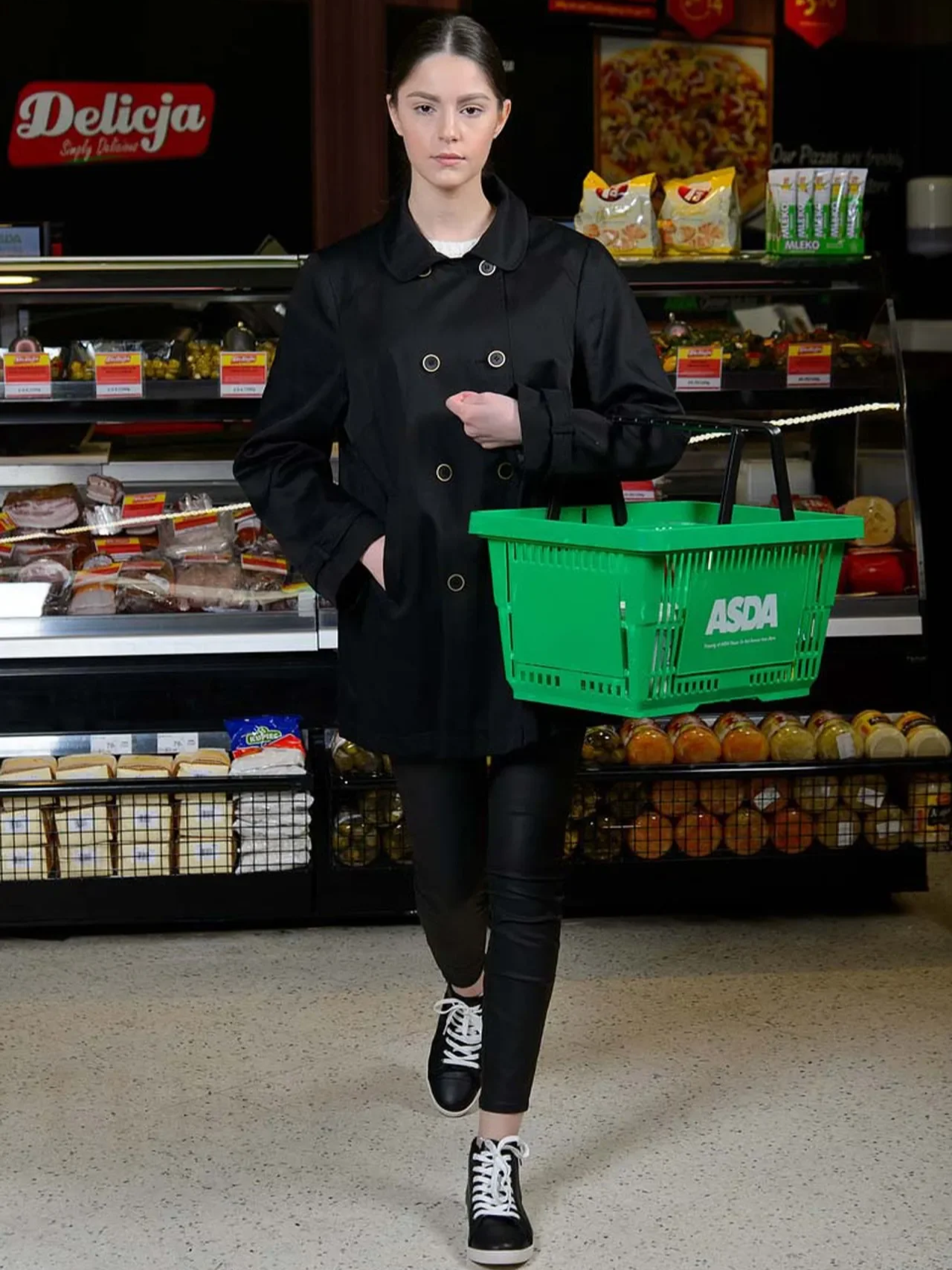 Kendall-Jenner-at-Asda_glamour_6may14_PR_b.jpg.png