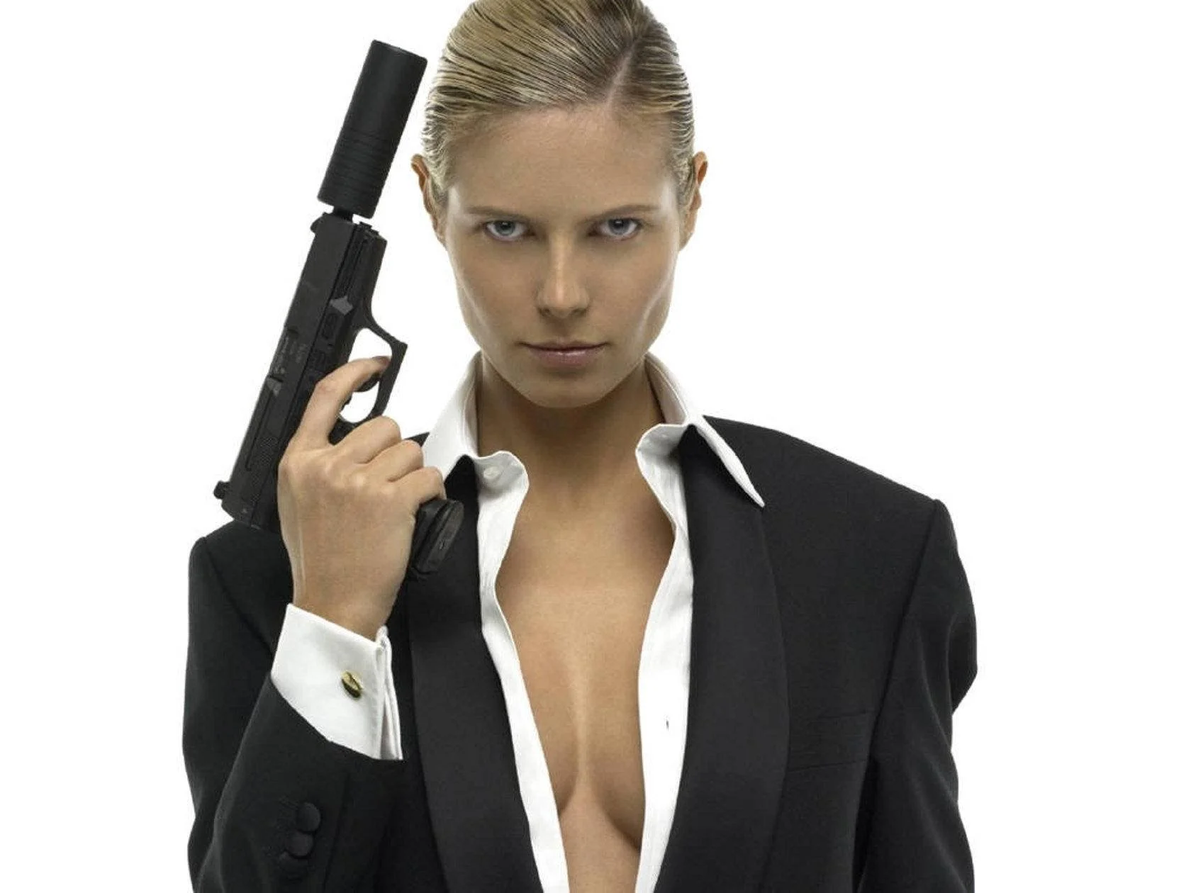 the-gunwoman-heidi-klum-6l3q2soiw15s1diu.jpg