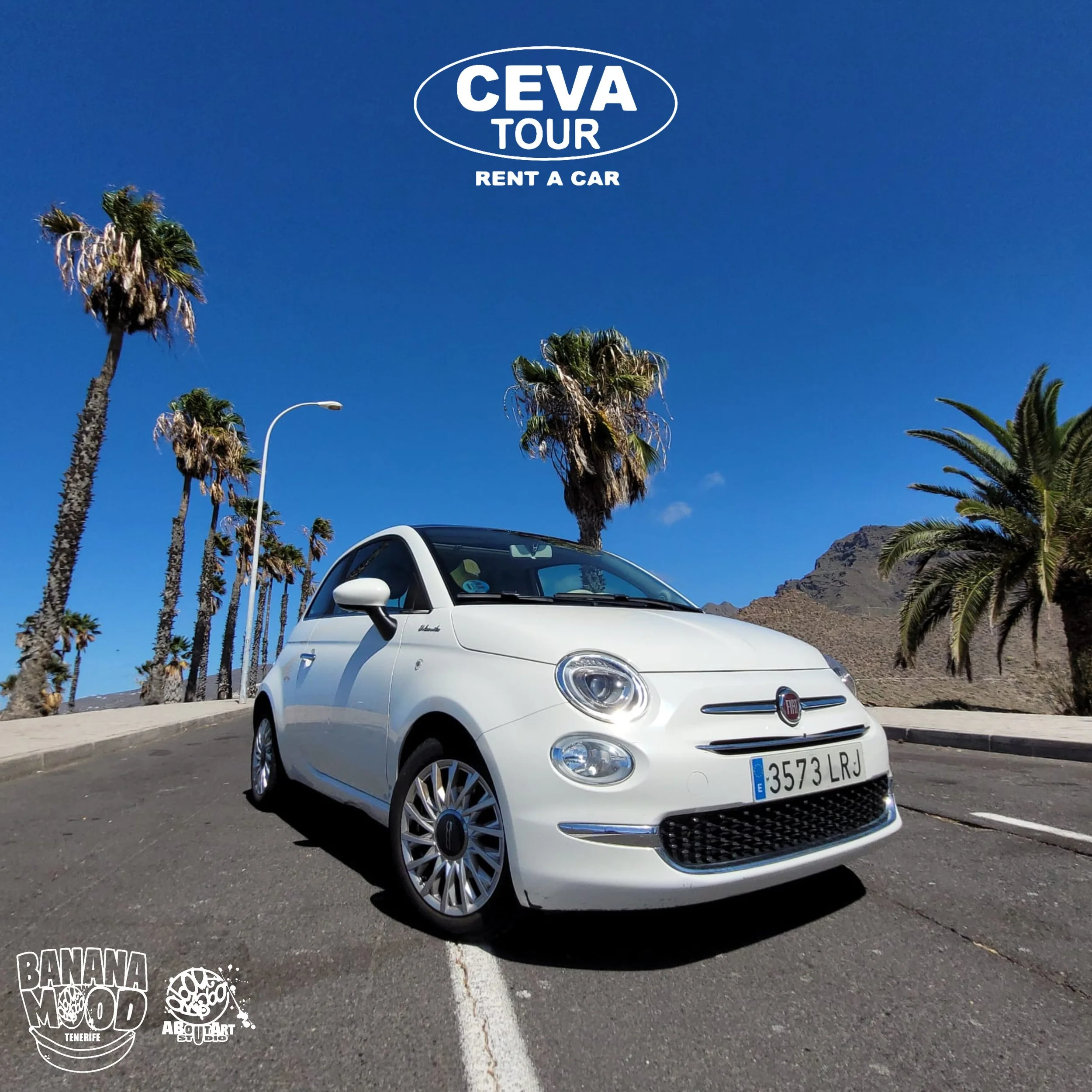 Coche Fiat blanco en una calle con palmeras, montañas de fondo y cielo despejado, promocionando alquiler de autos con el texto 'CEVA TOUR' en la parte superior y logotipos en la esquina inferior izquierda.