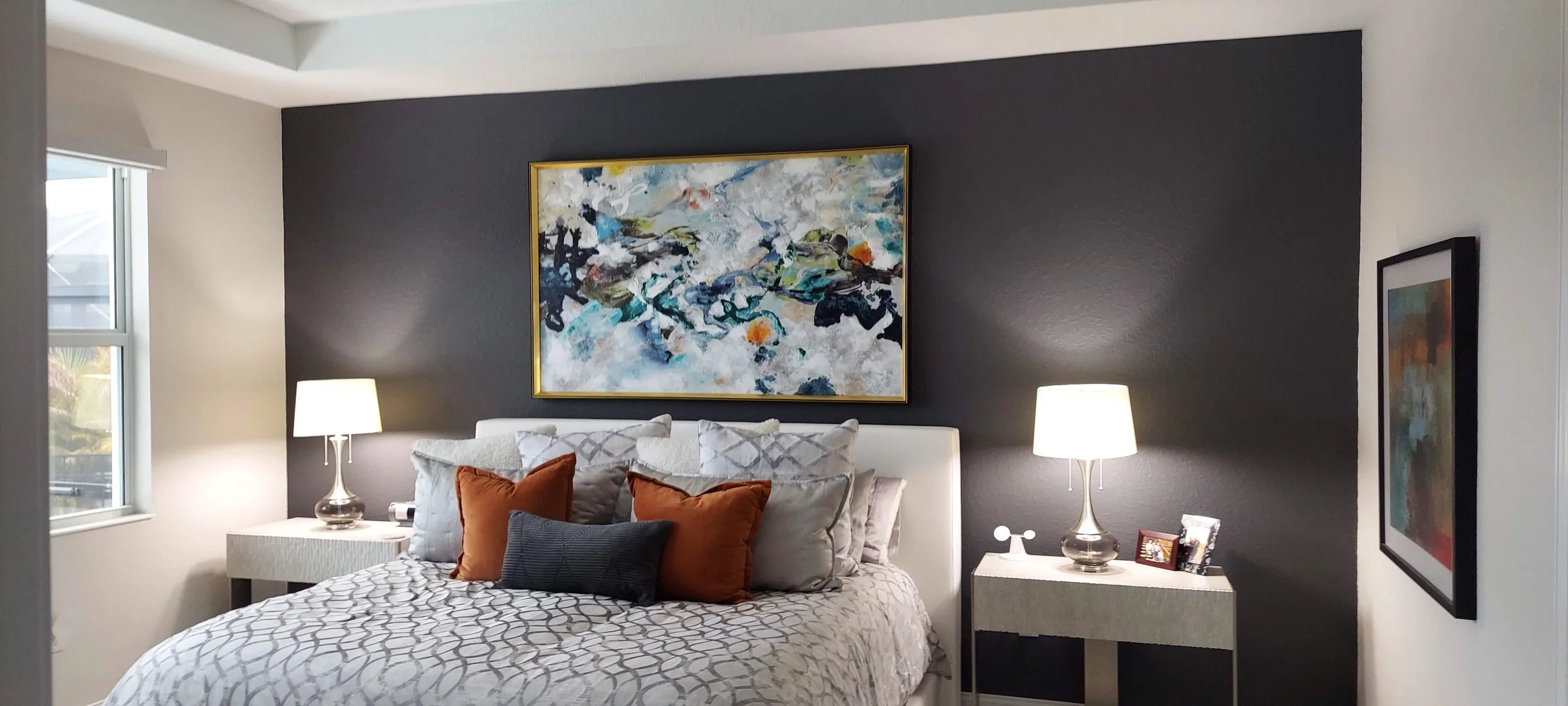 Yet another example on the effect of light grey color next to a dark grey, in this home in Venice, FL