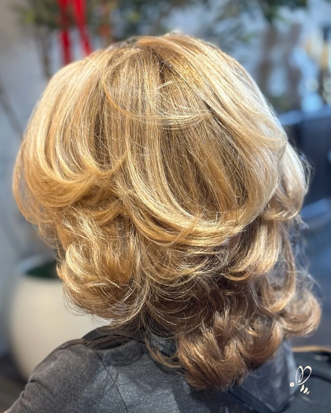 This is your reminder: you don&rsquo;t need a reason for a blowout&hellip; especially when it looks this good 😍✨

Book yours today - link in bio!

#honeygirlblowoutbar #honeygirlhair #honeygirlglow #honeygirlstyle #cantonblowoutbar