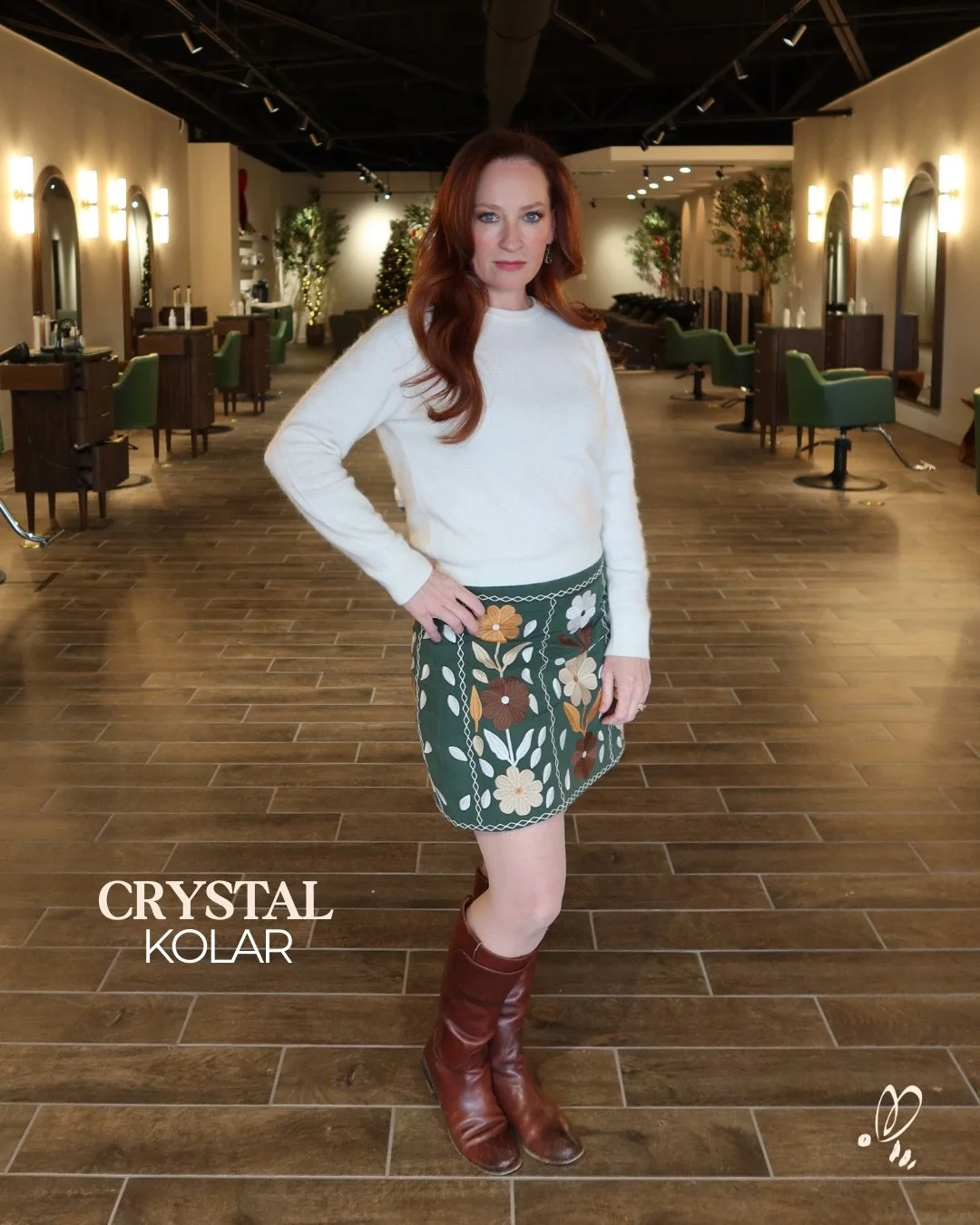 Meet Crystal, the heart behind Honey Girl Blowout Bar 🍯✨🪞

In August 2023, she stepped into ownership of The Blowout Studio with a dream of creating something warm, elevated, and full of intention. She truly believes in the power of a great blowout