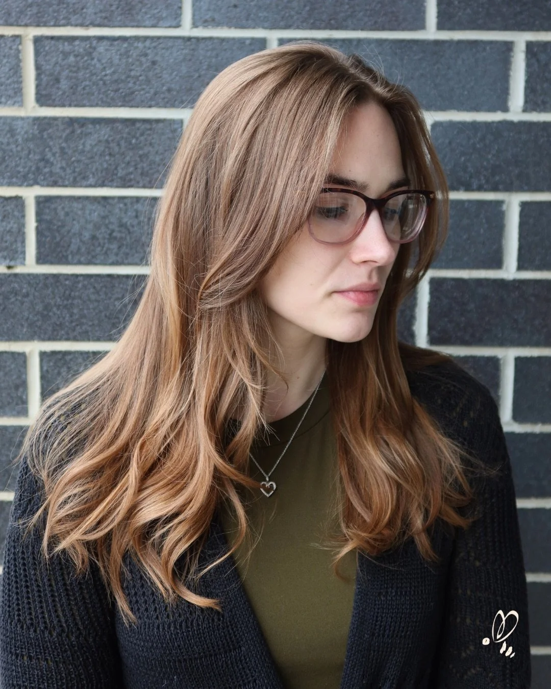 A fresh blowout + a little confidence boost 🤍

Because Valentine&rsquo;s season is the perfect excuse to fall in love with your hair again. Book your appointment today - link in bio!

#honeygirlblowoutbar #honeygirlhair #honeygirlglow #honeygirlstyl