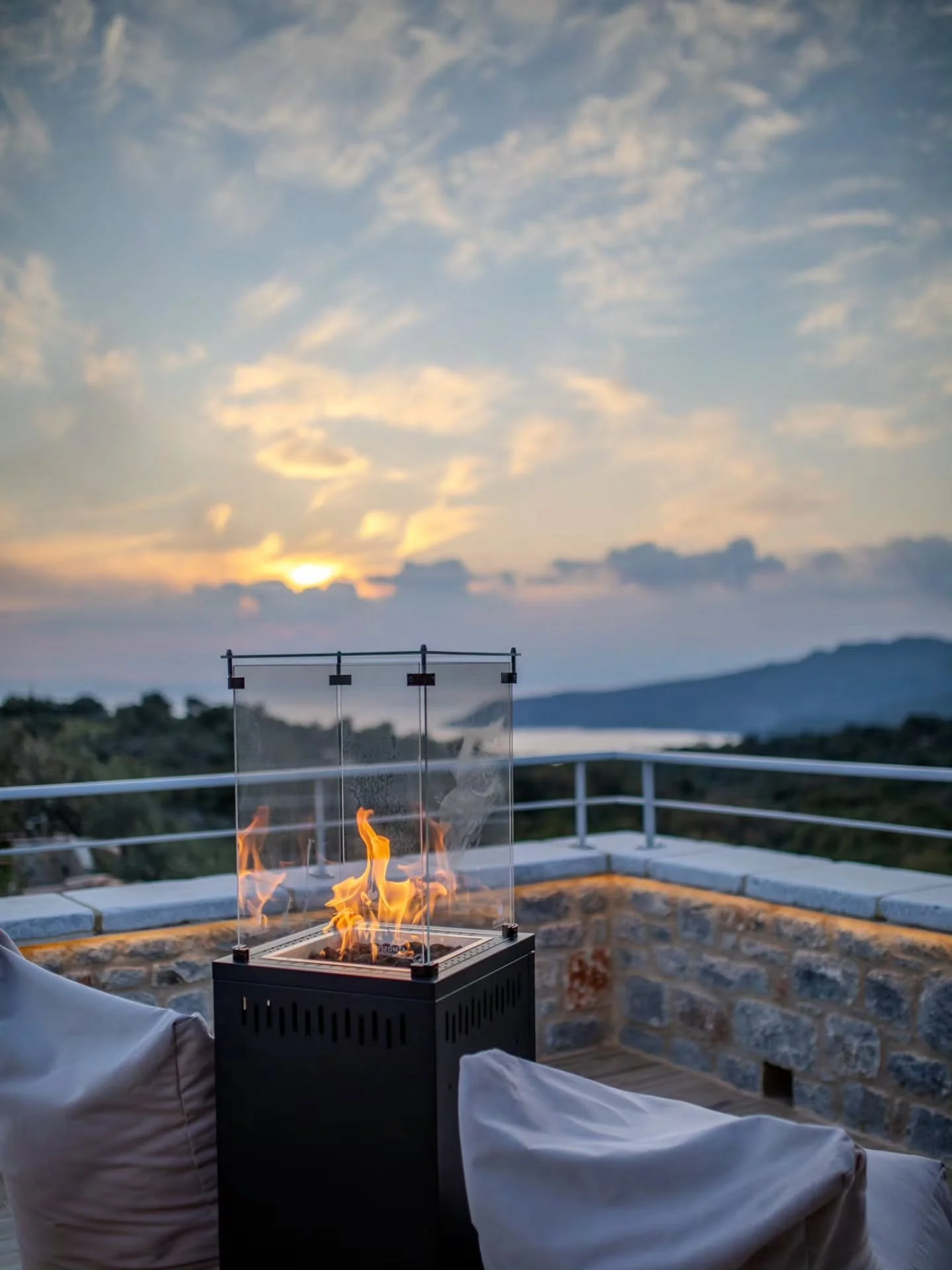 Warm lights, natural textures, and spaces designed to slow you down.

Capturing the atmosphere behind every stay through interior and hospitality photography.

Interior &amp; hospitality photography
www.stratossaranteas.com

#HospitalityPhotography #