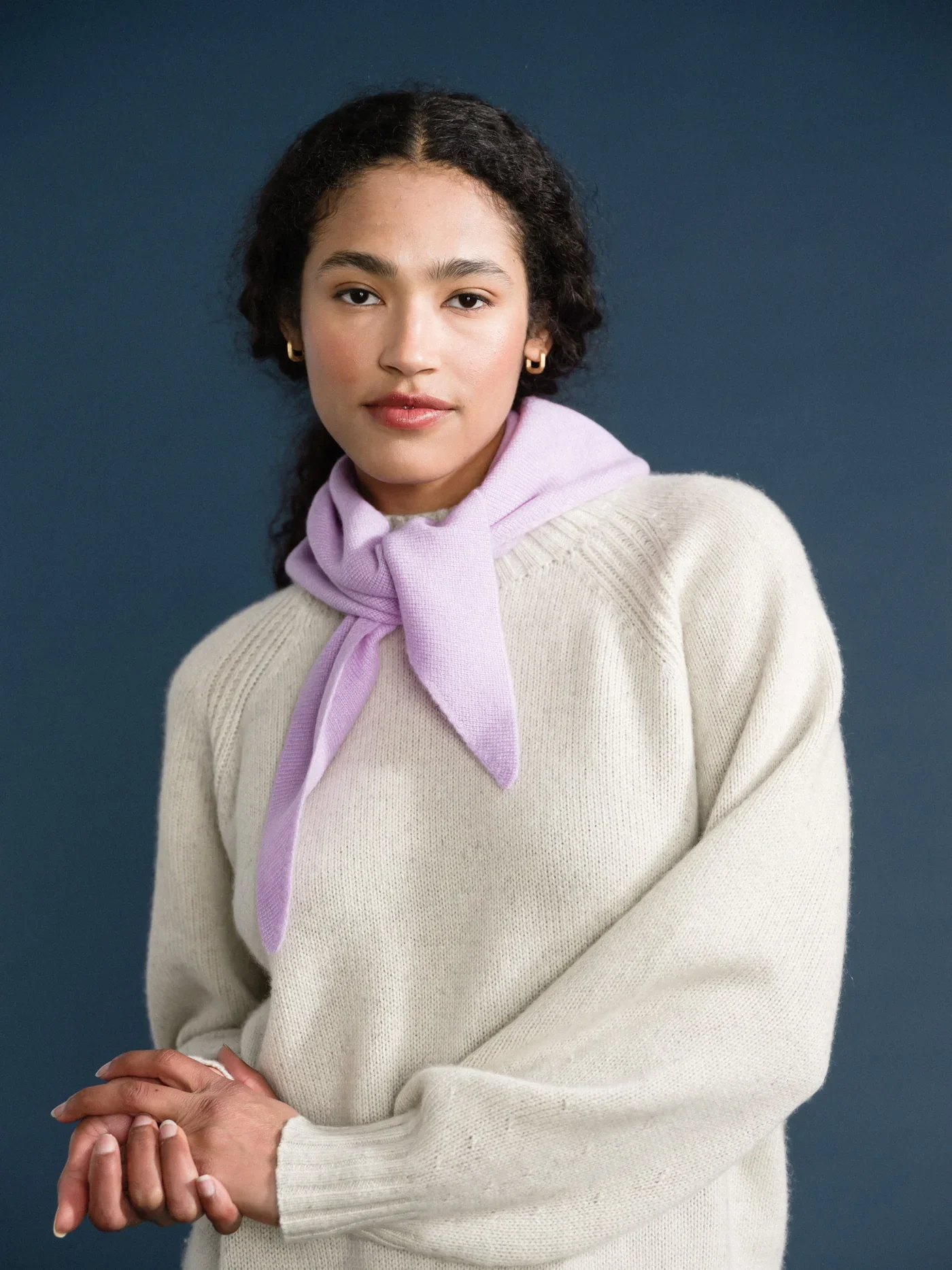 hfb_110333B_cashmere_triangle_scarf_lilac-4452.webp