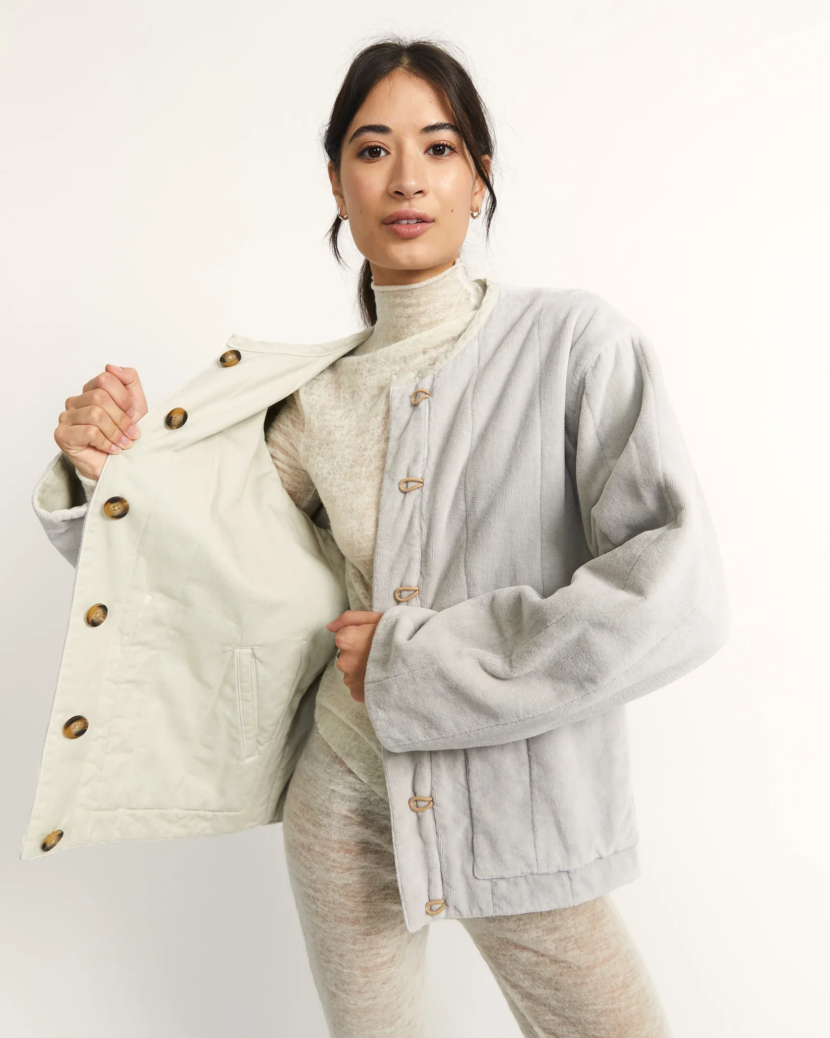 TulaJacket_clay_ModelDetail1.webp
