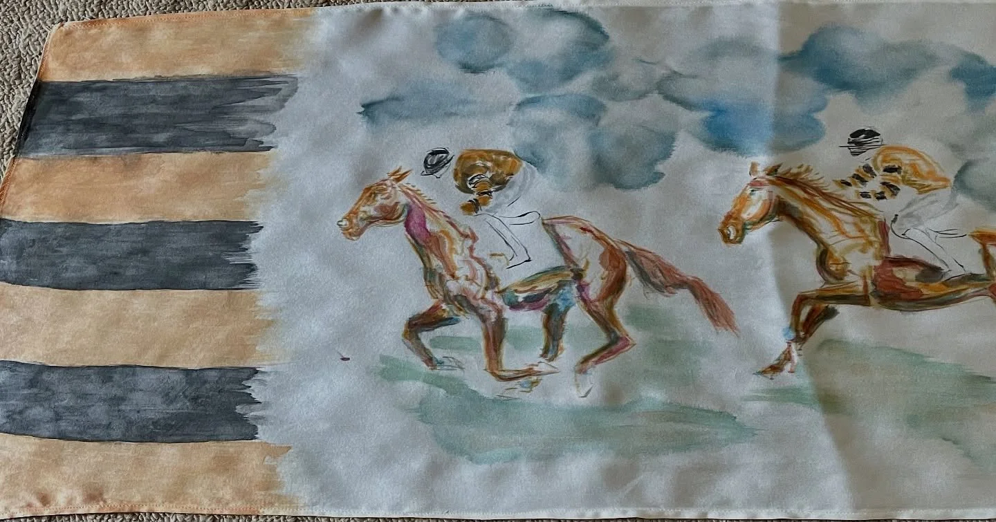 My latest scarf and I'm obsessed - totally unique!
.
.
.
.
.#horseracingart #racing #racingfashion #jumpsracing #racinguk #racingoutfit #womeninracing #womeninracinguk #racingroyalty #racinghart #silkscarfstyling #racingsilks #jockeysilks #jockeysilk